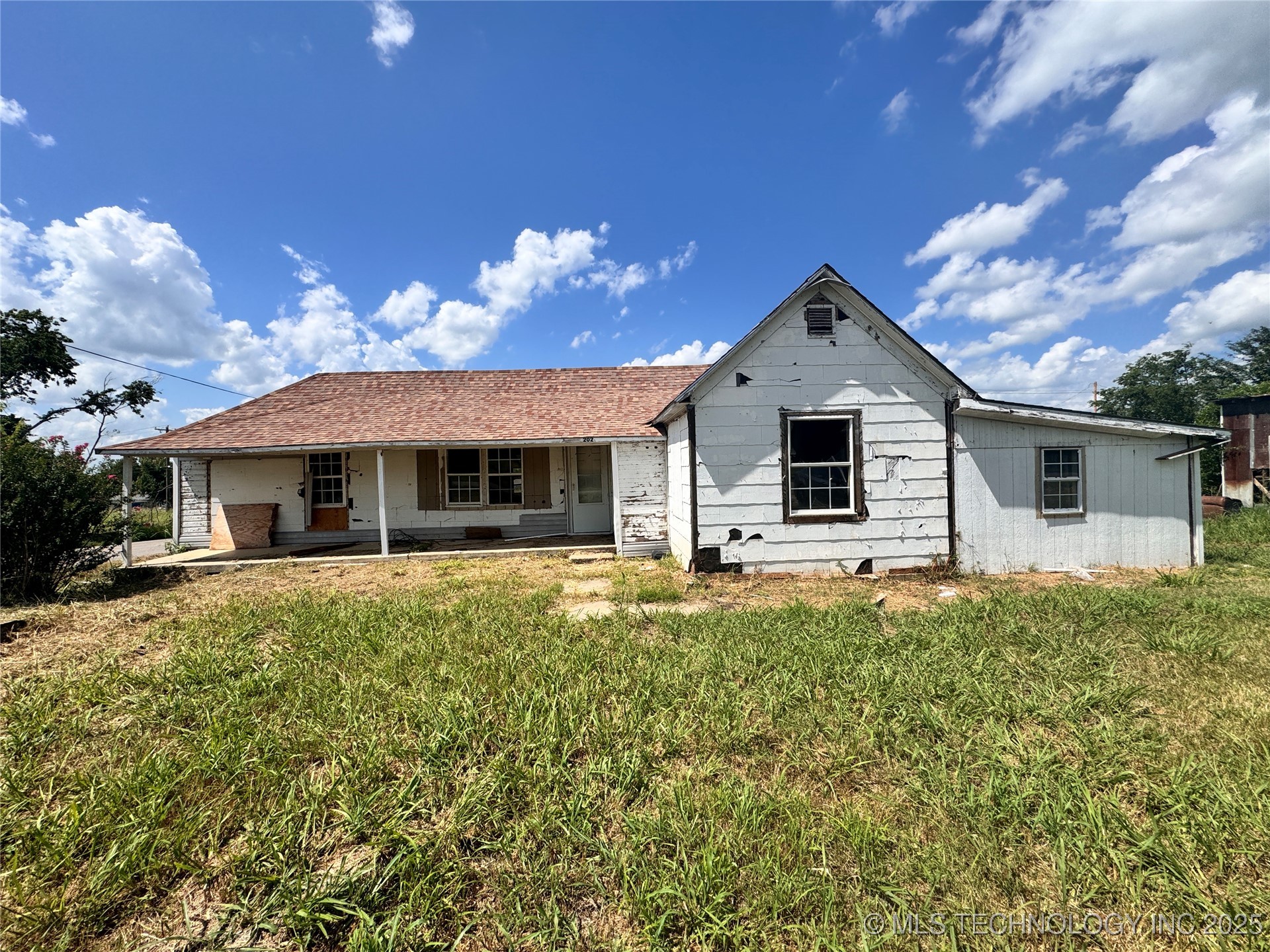 202 E Tulsa Property Photo 1