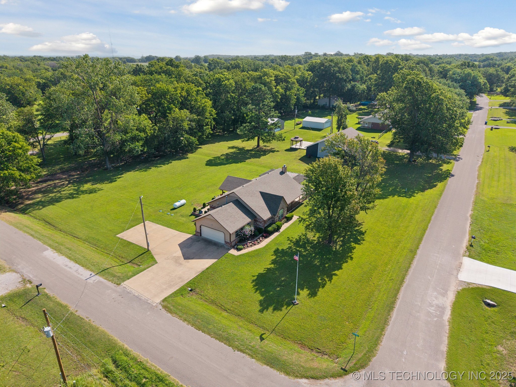 5621 E Hunter Lane Property Photo 4
