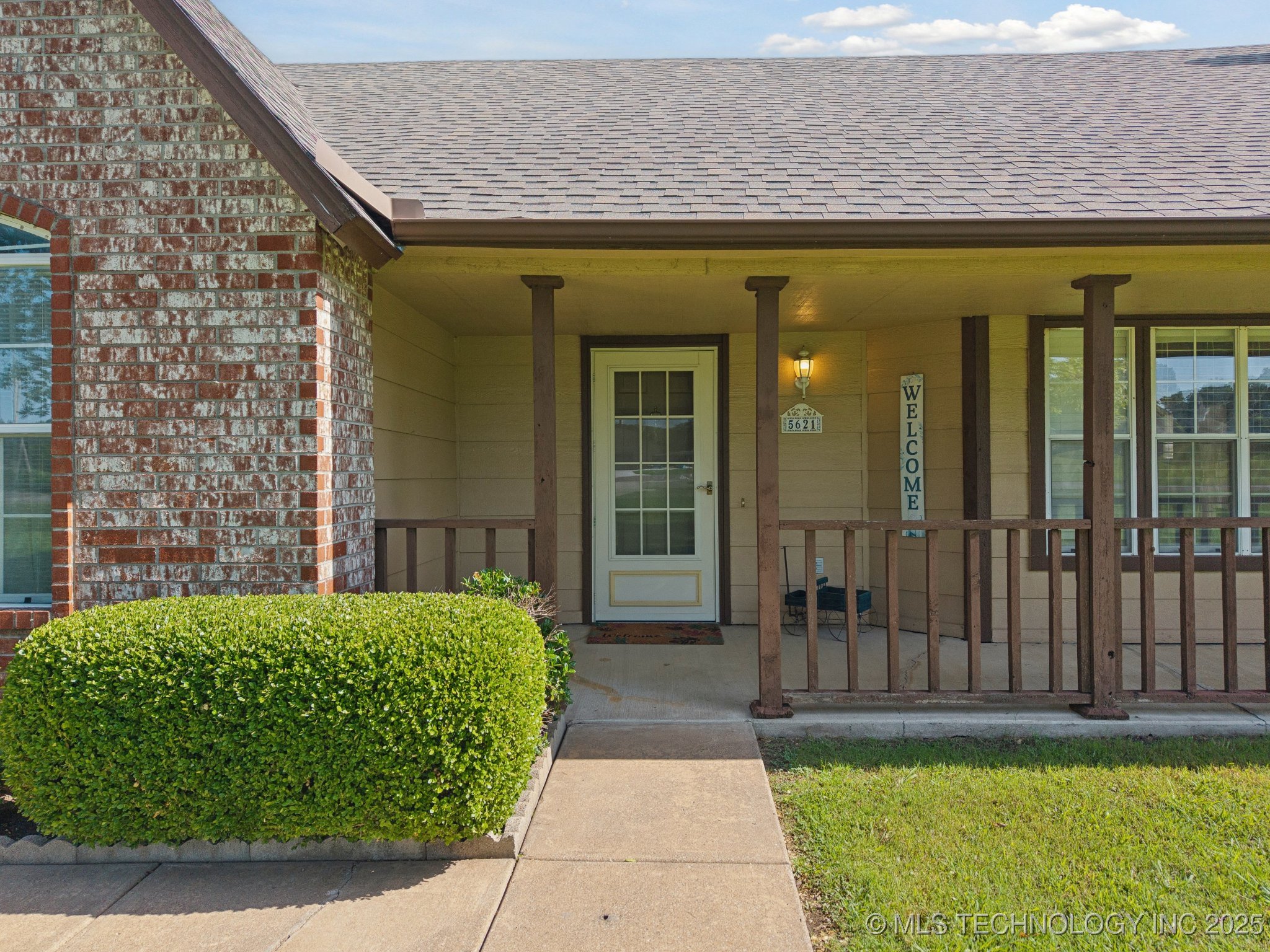 5621 E Hunter Lane Property Photo 6