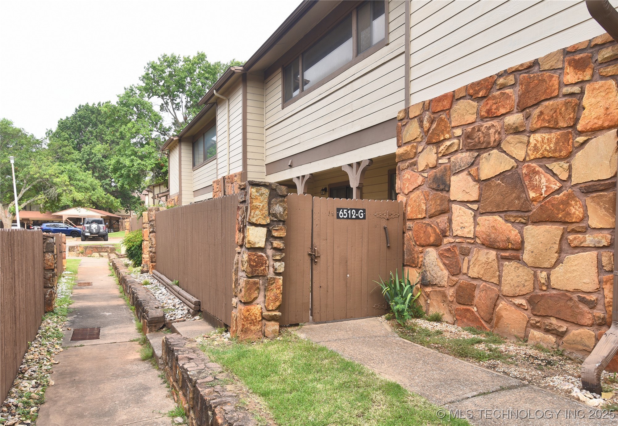 6512 S Memorial Drive 18G Property Photo 1