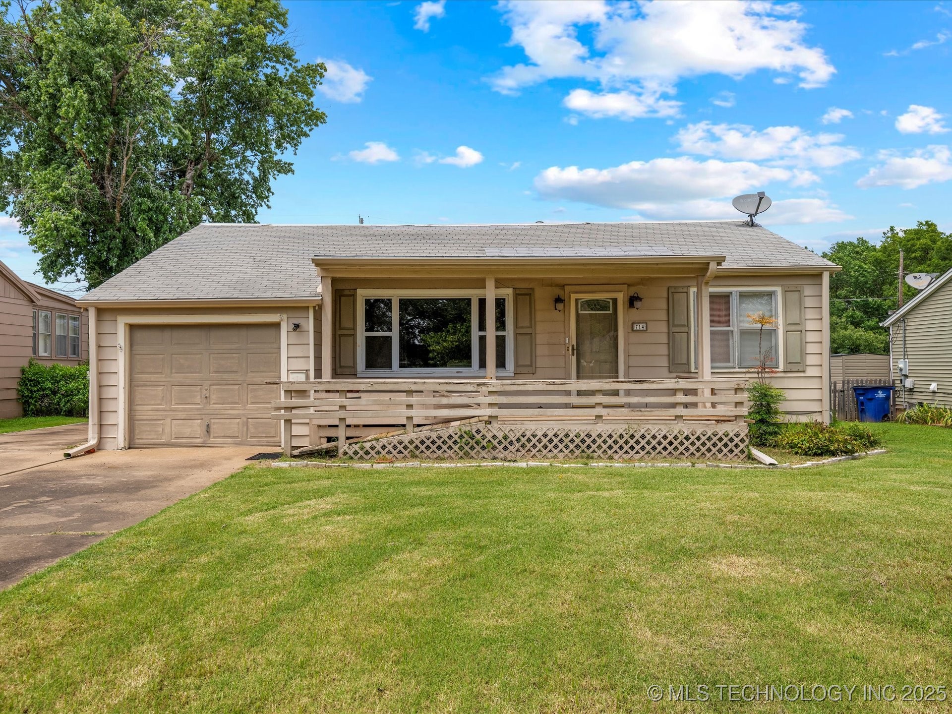 714 W Shawnee Avenue Property Photo 1