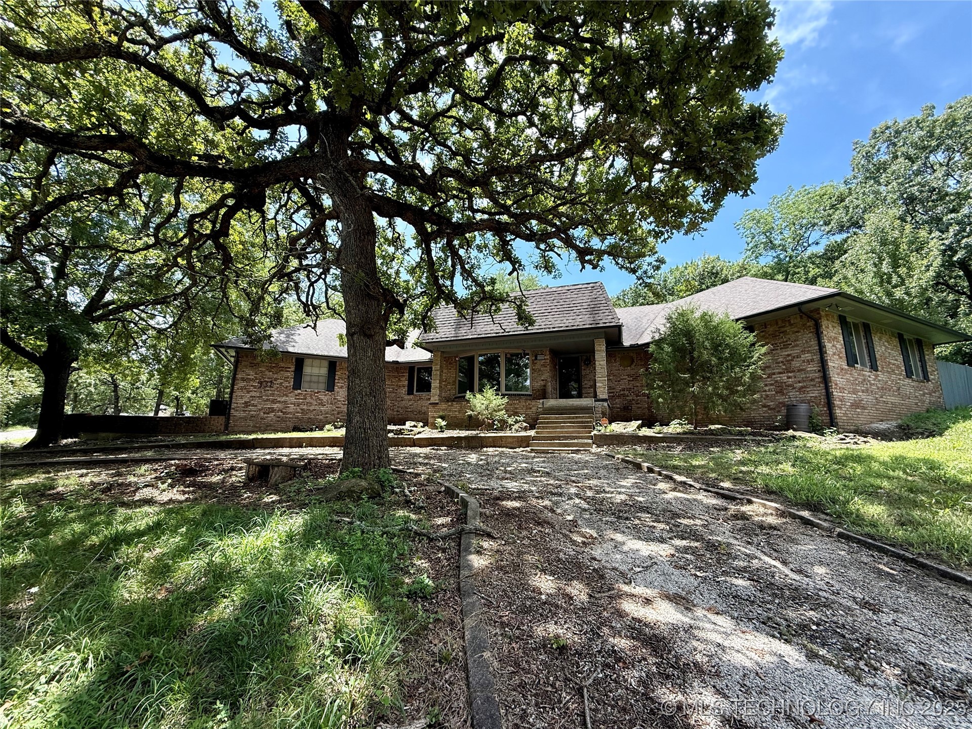 331 Chickasaw Drive Property Photo 1