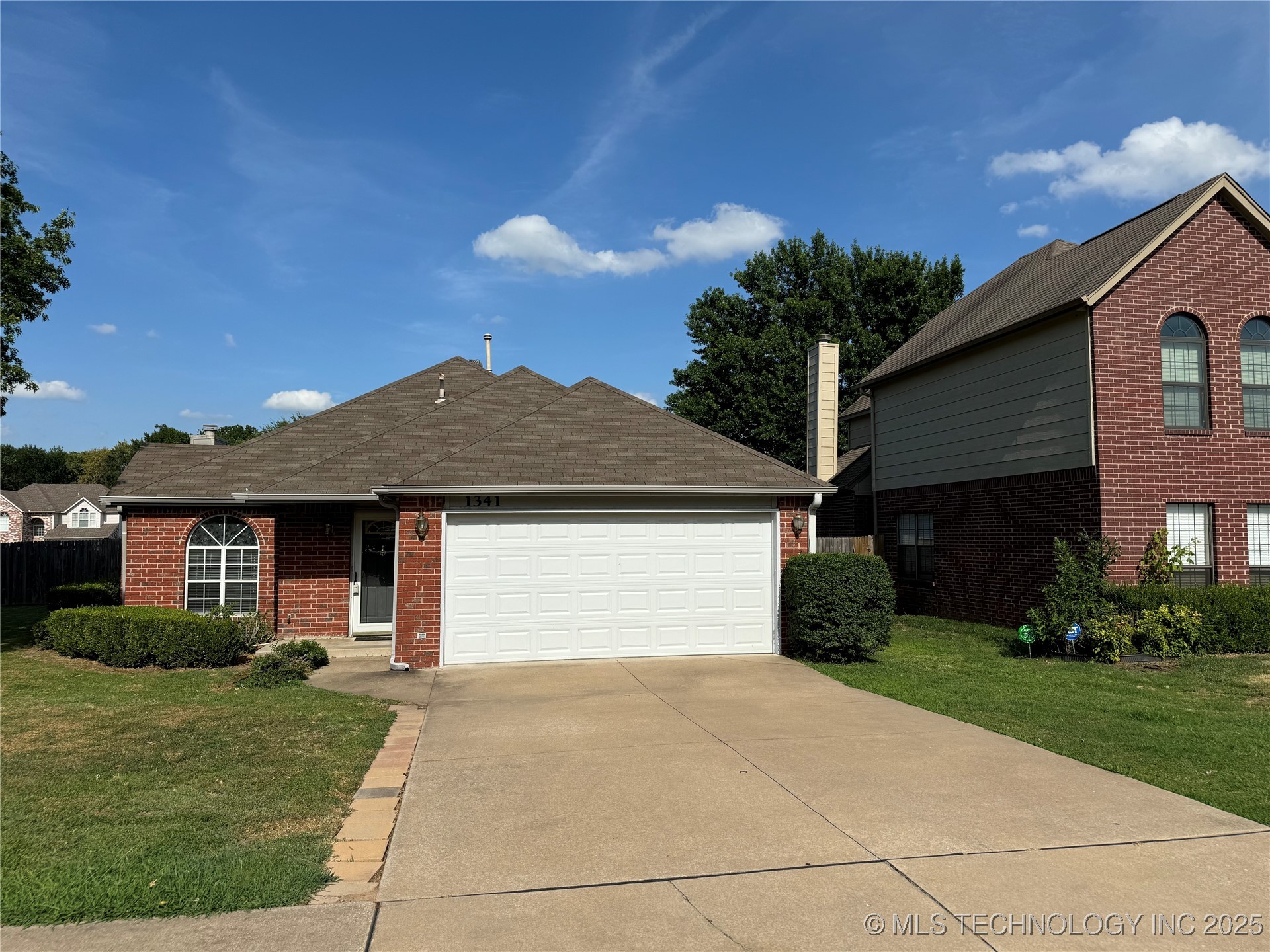 1341 N Willow Avenue Property Photo 1