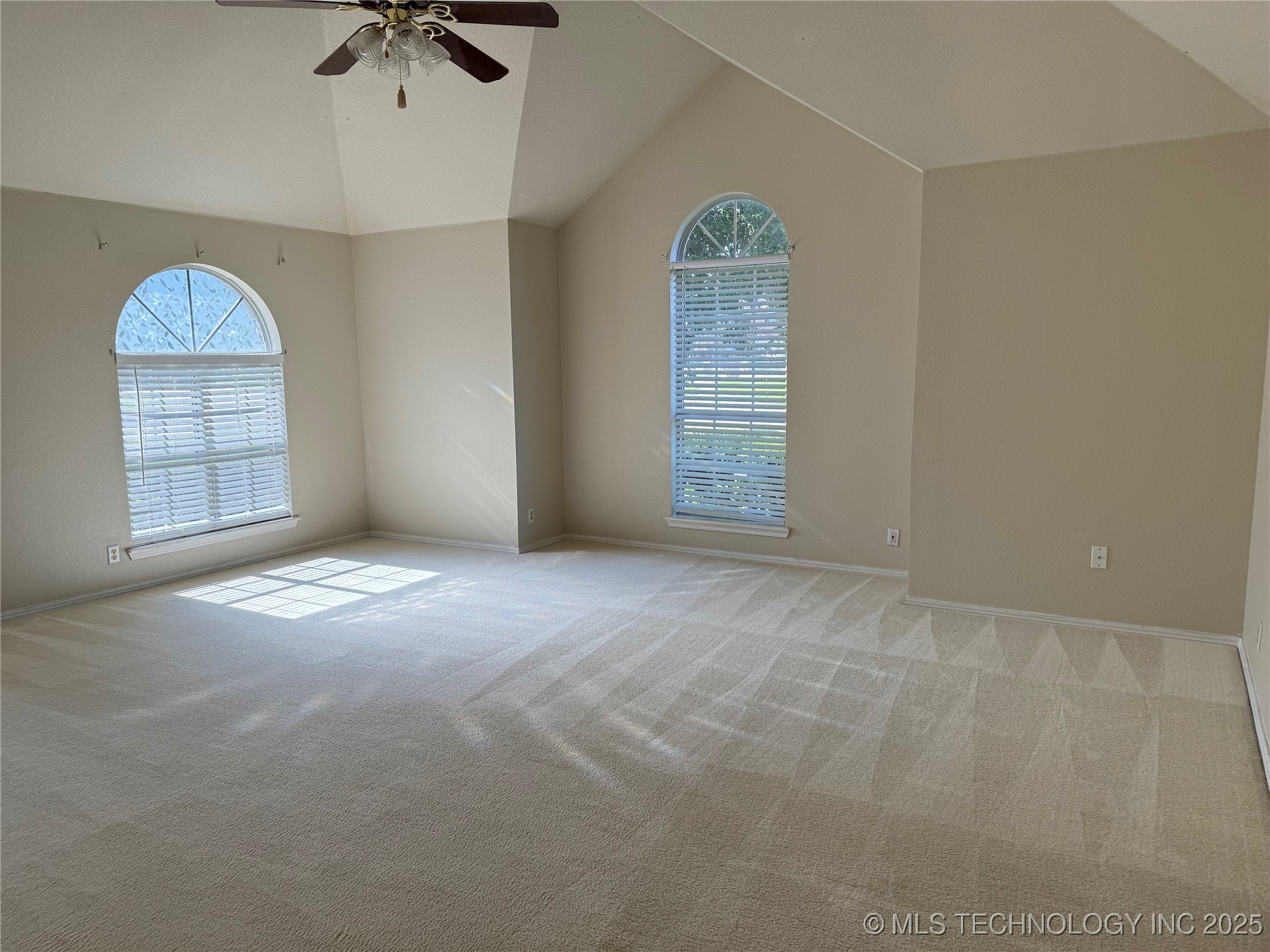 1341 N Willow Avenue Property Photo 2