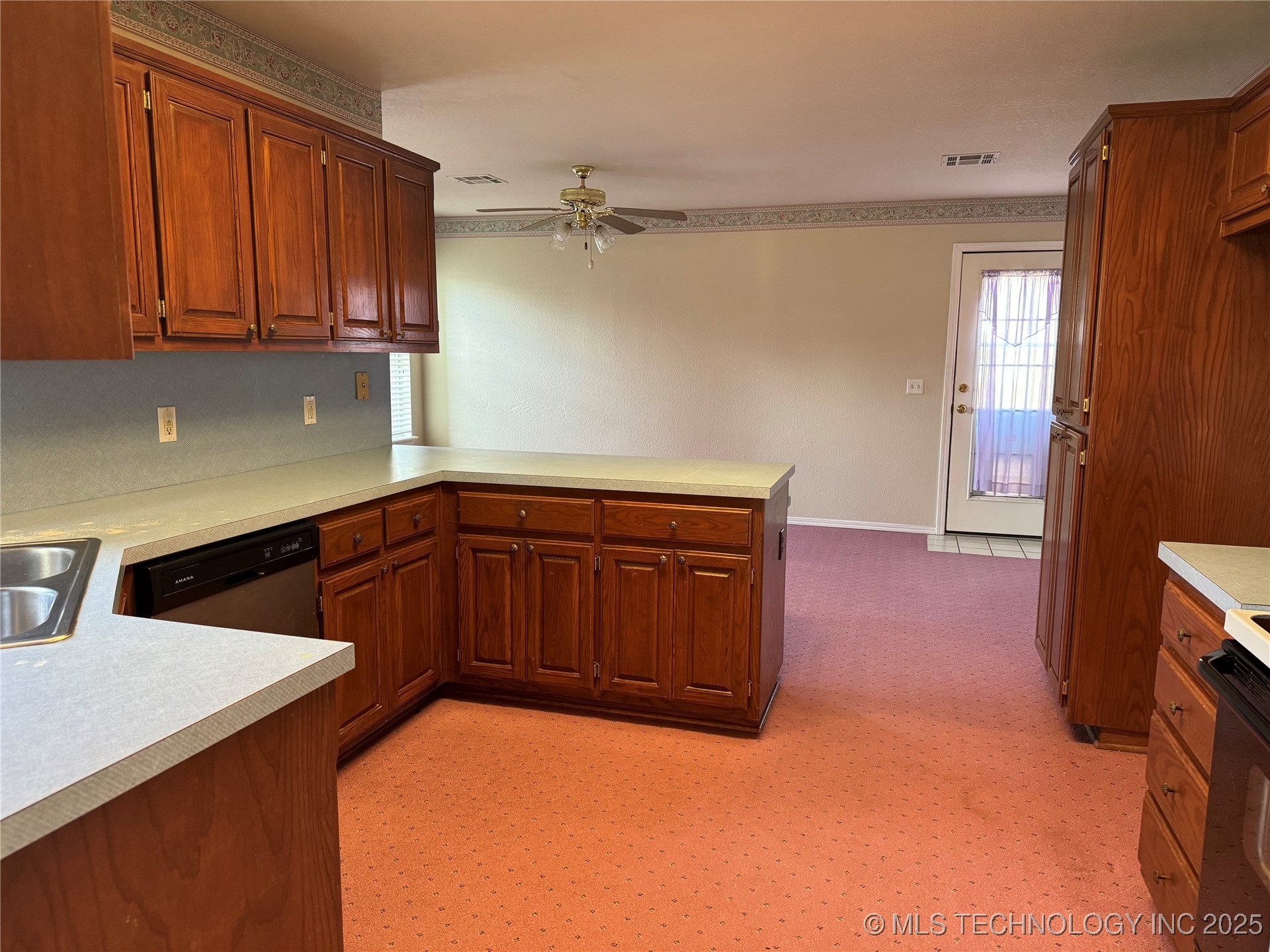 1341 N Willow Avenue Property Photo 4
