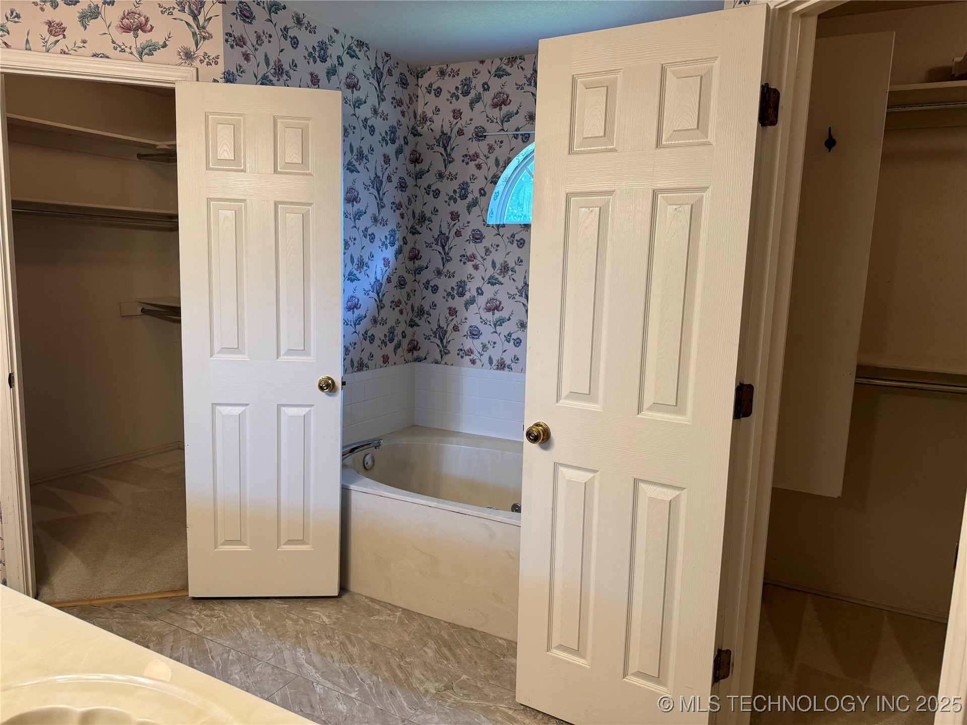 1341 N Willow Avenue Property Photo 8