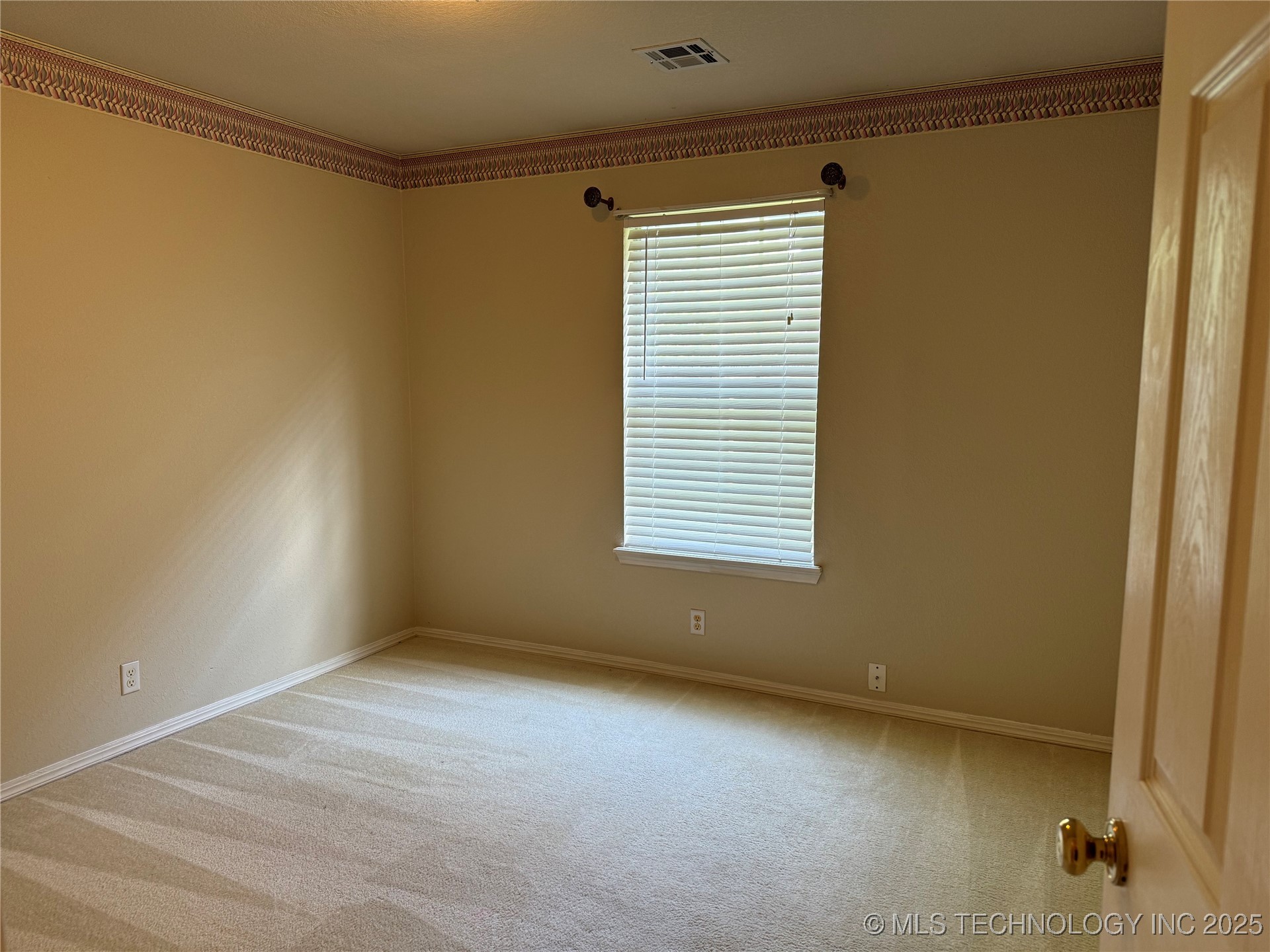 1341 N Willow Avenue Property Photo 10