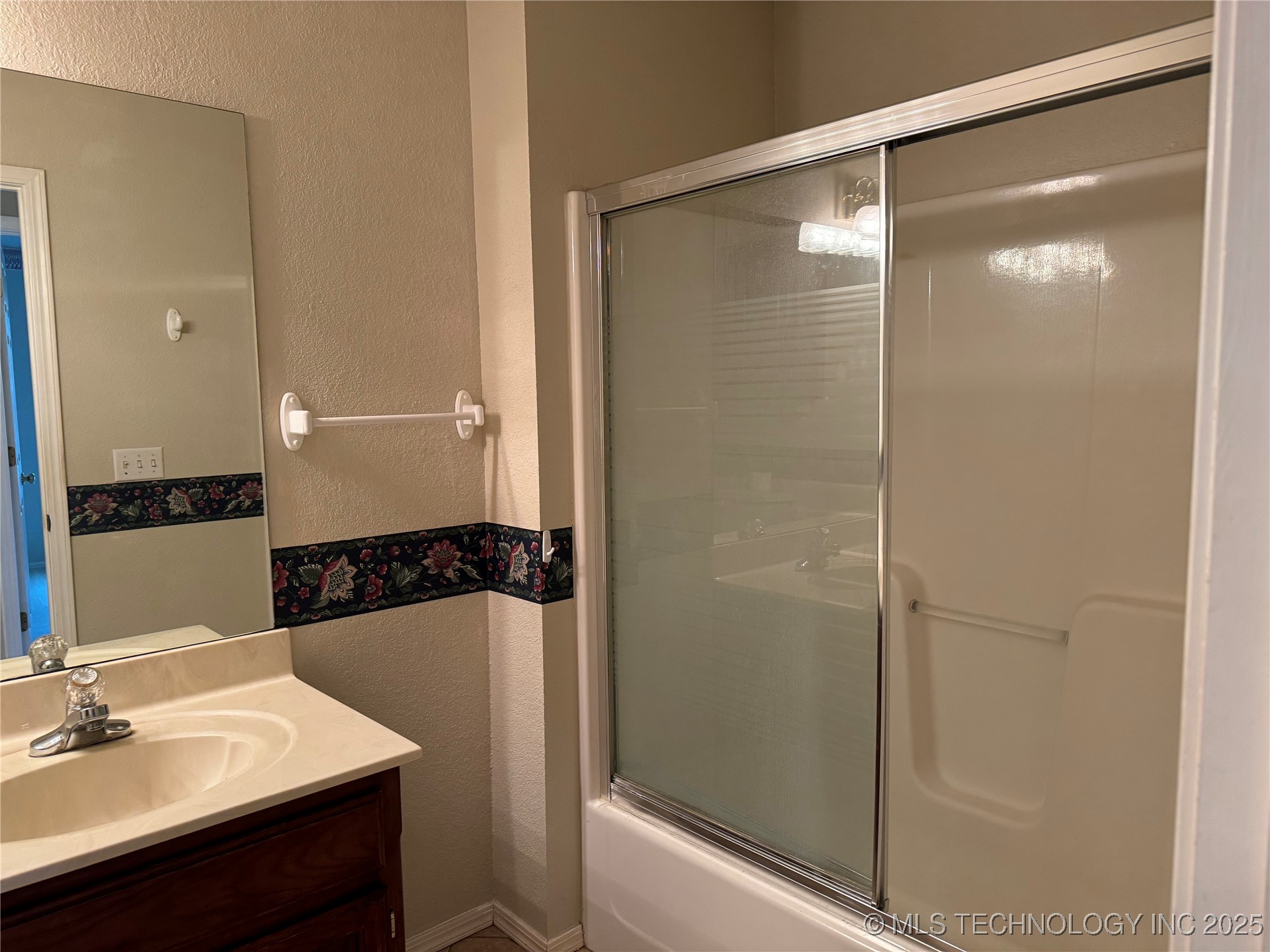 1341 N Willow Avenue Property Photo 11