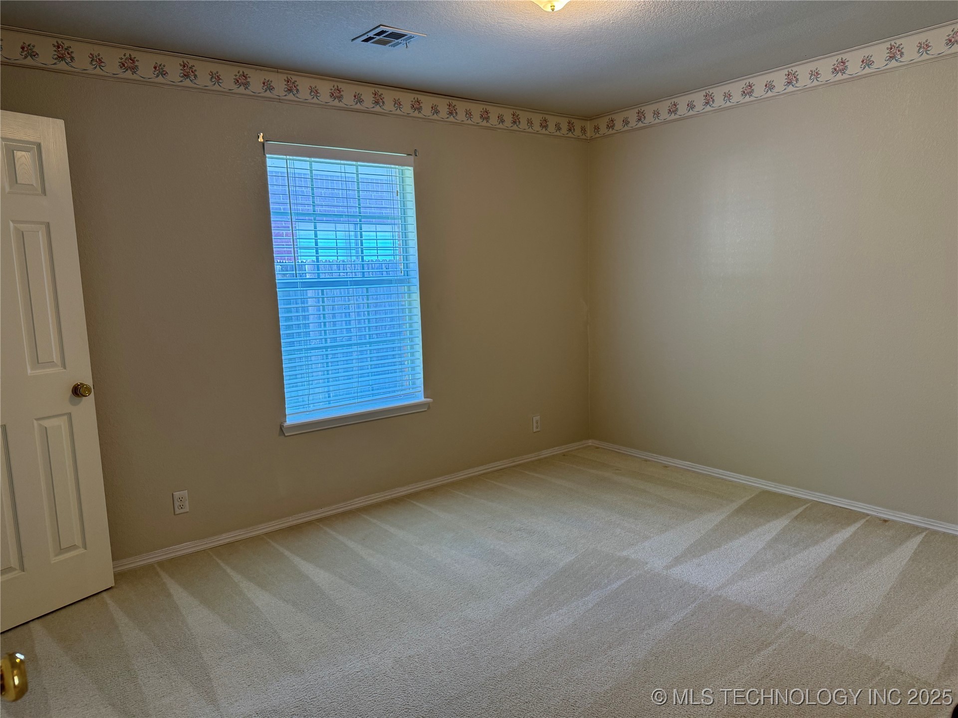 1341 N Willow Avenue Property Photo 12