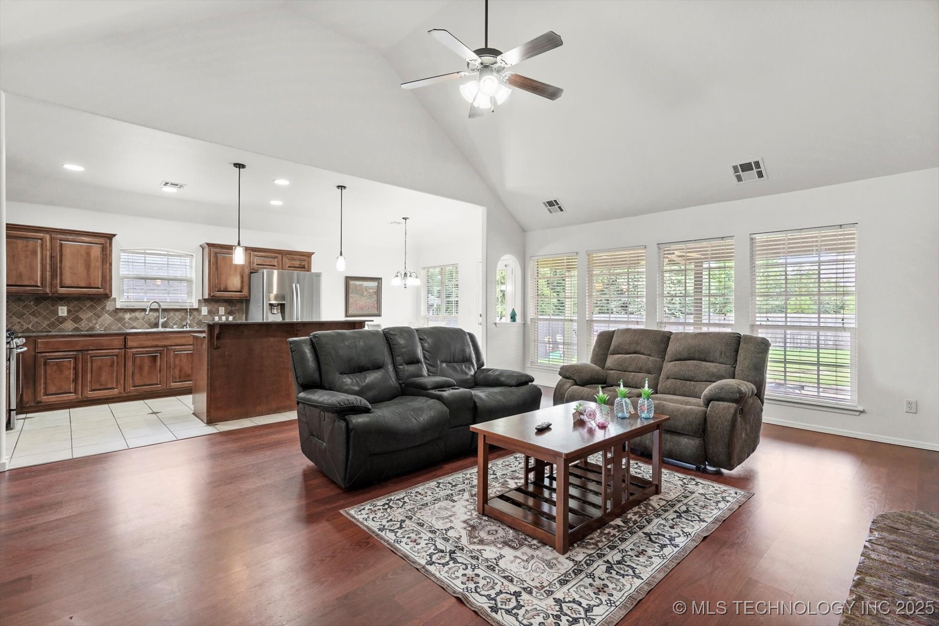 7316 E Knoxville Street Property Photo 5