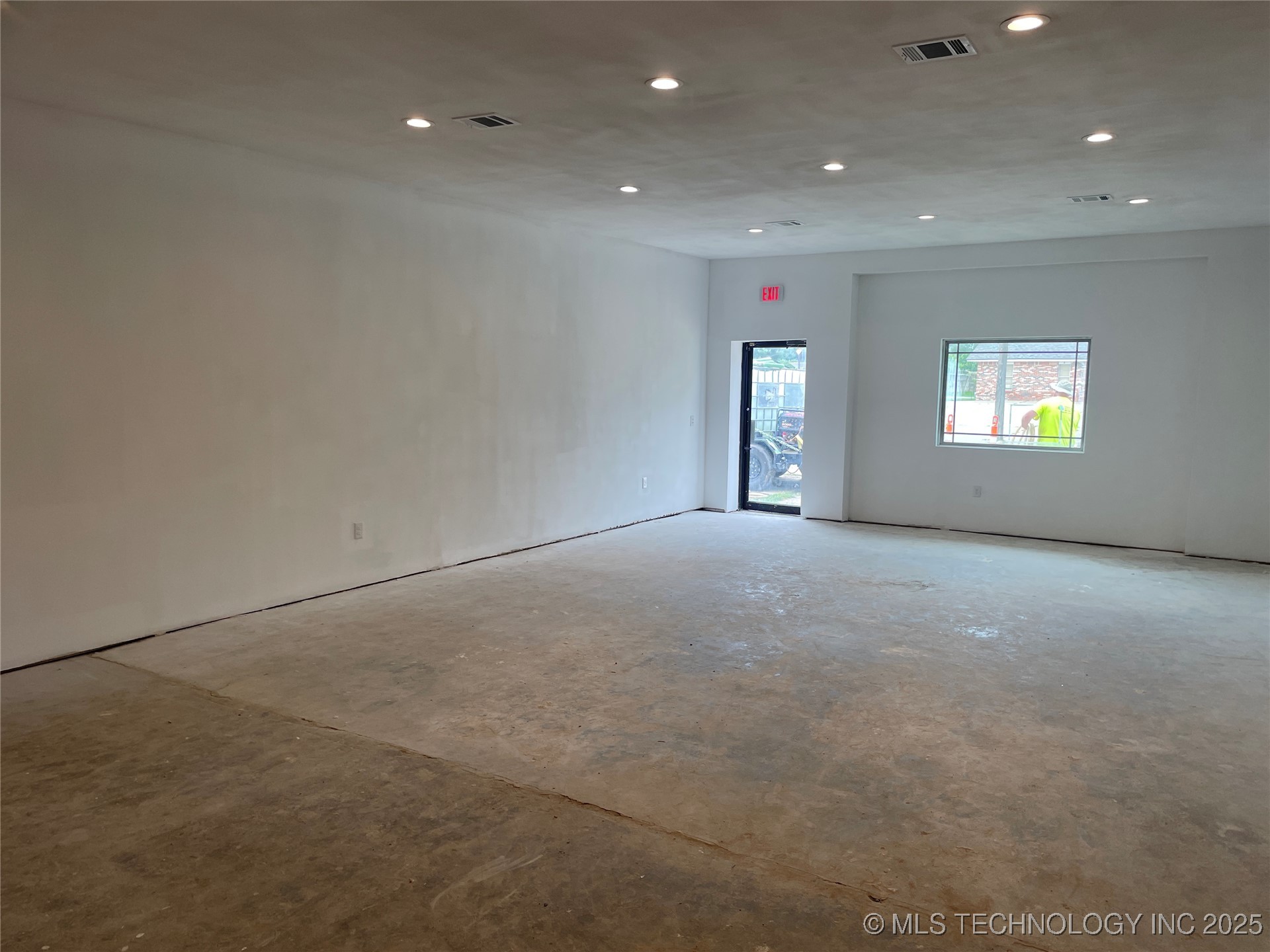 201 E Main Street Suite B Property Photo 4