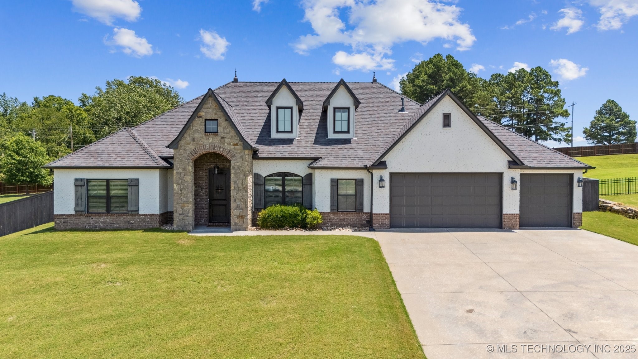 19481 Pecan Ridge Circle Property Photo 1