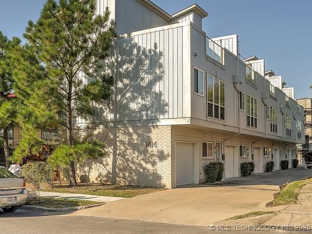 1414 S Quincy Avenue B Property Photo 1