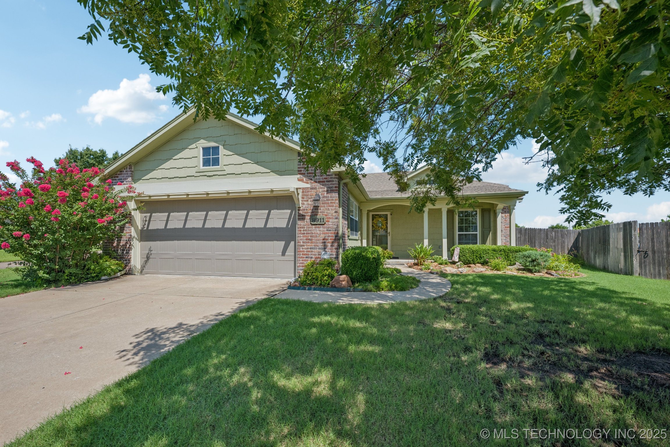 8911 E 62nd Street Property Photo 1