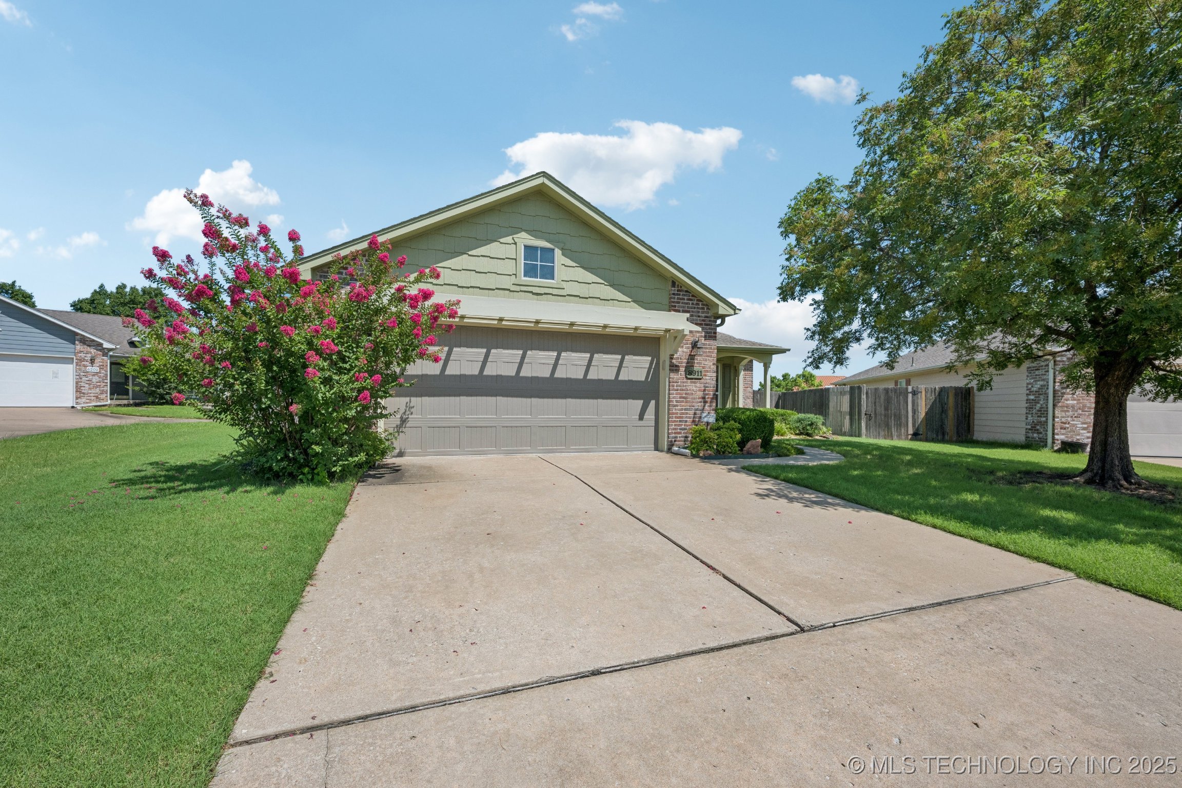 8911 E 62nd Street Property Photo 3