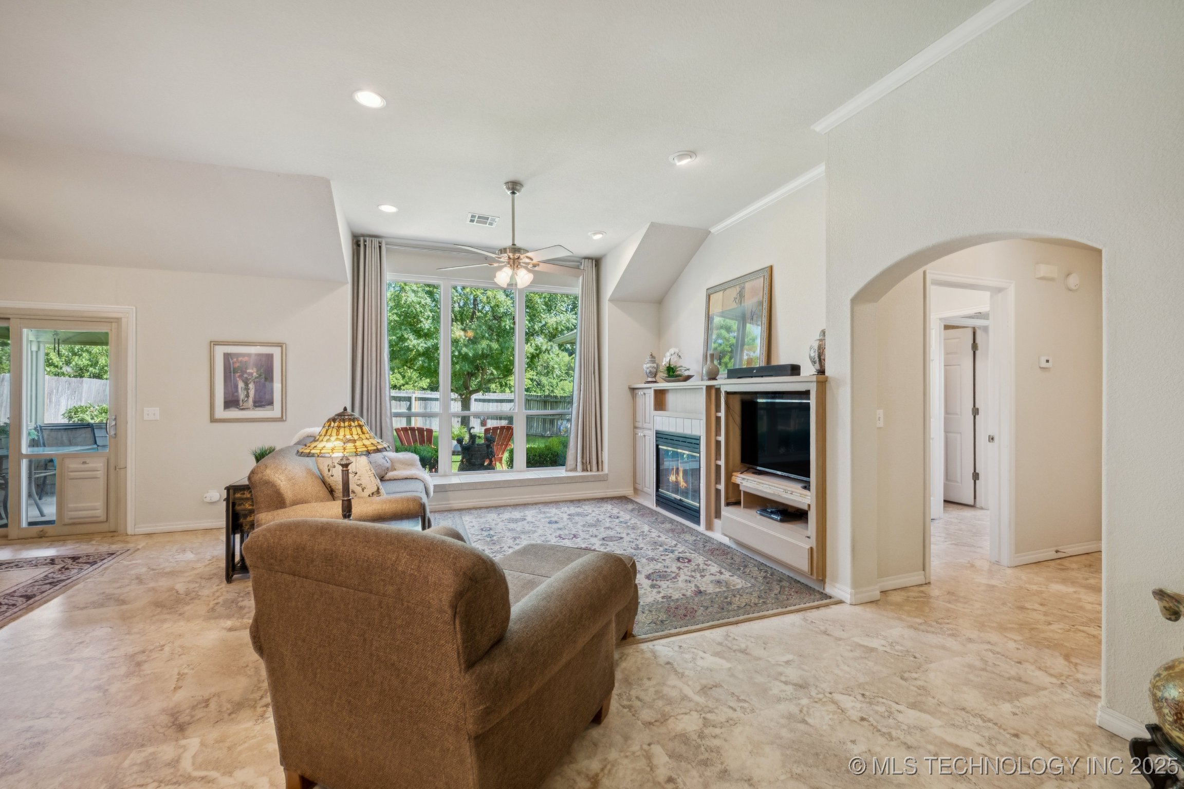 8911 E 62nd Street Property Photo 6