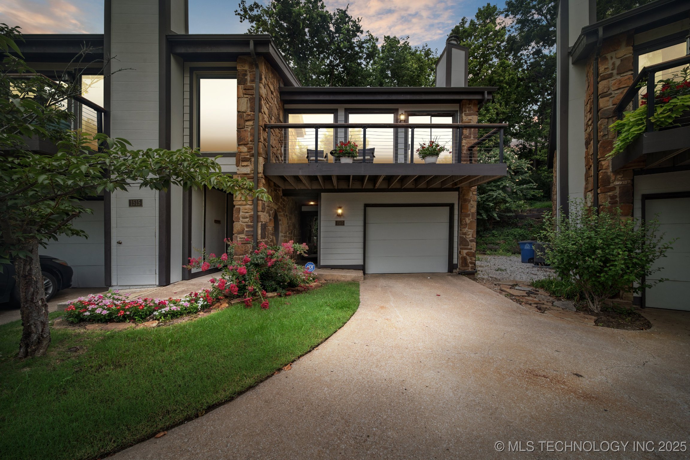 1517 Riverside Drive 1517 Property Photo 1