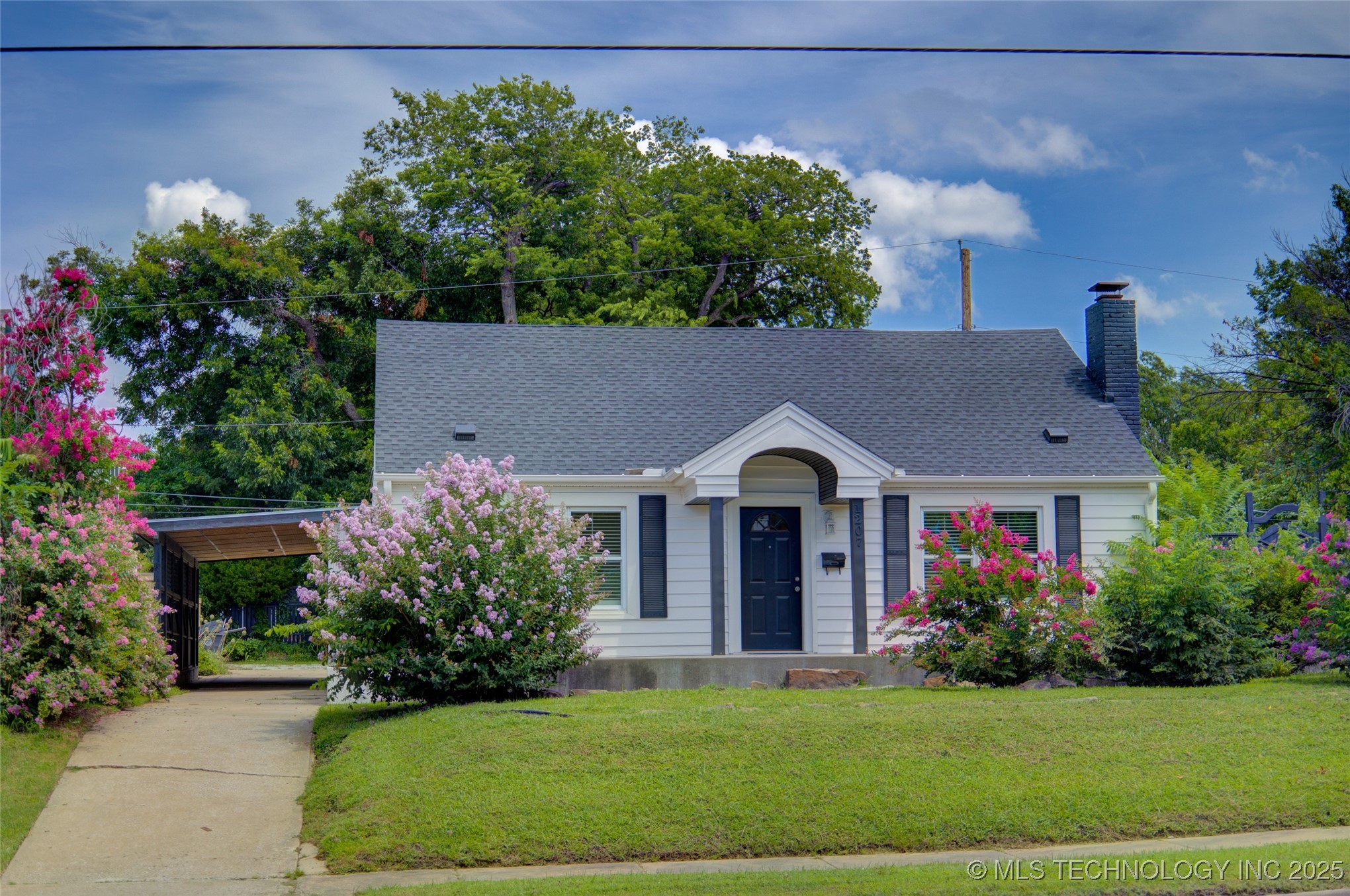 1207 S Yale Avenue Property Photo 1