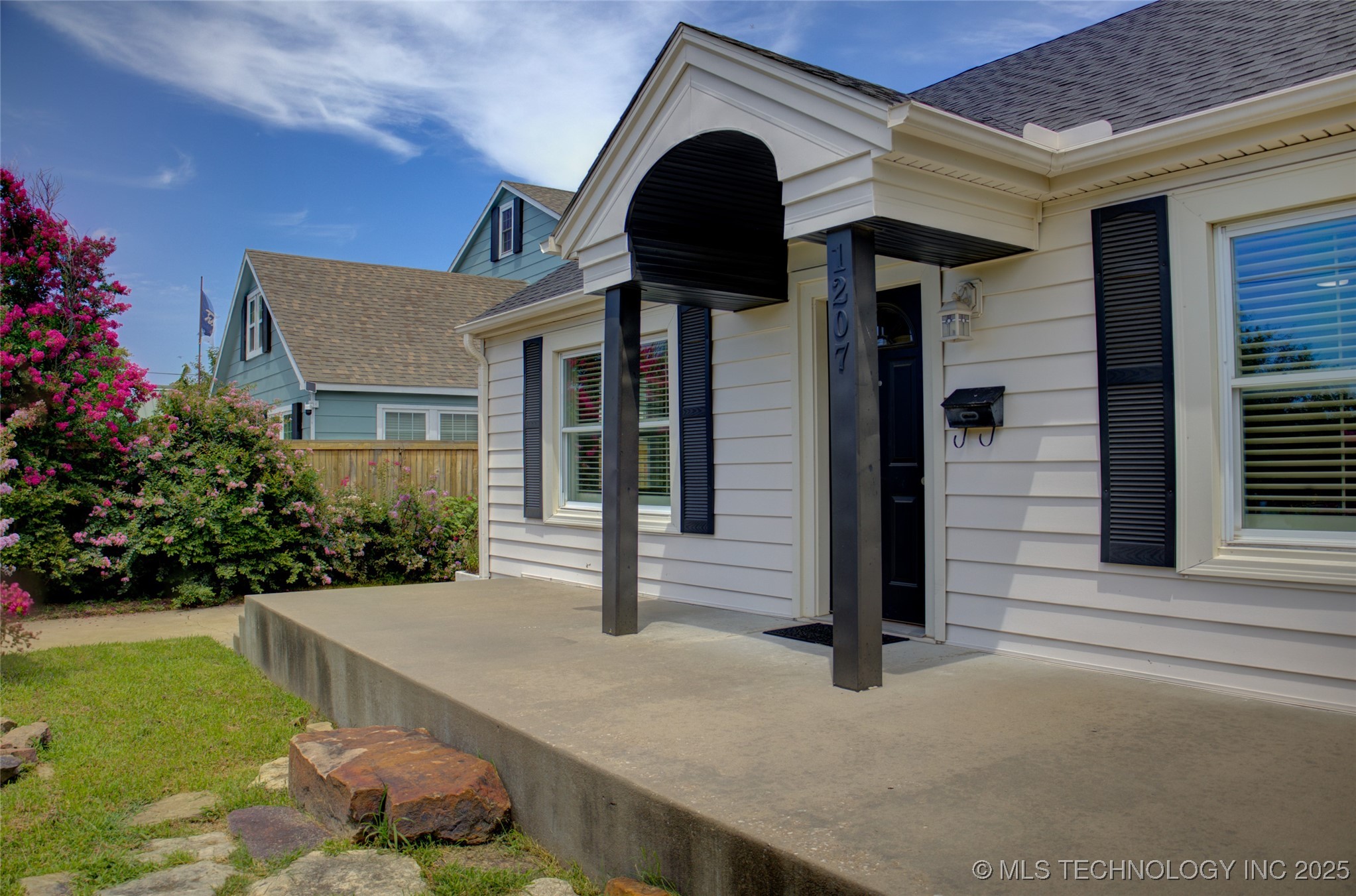 1207 S Yale Avenue Property Photo 4