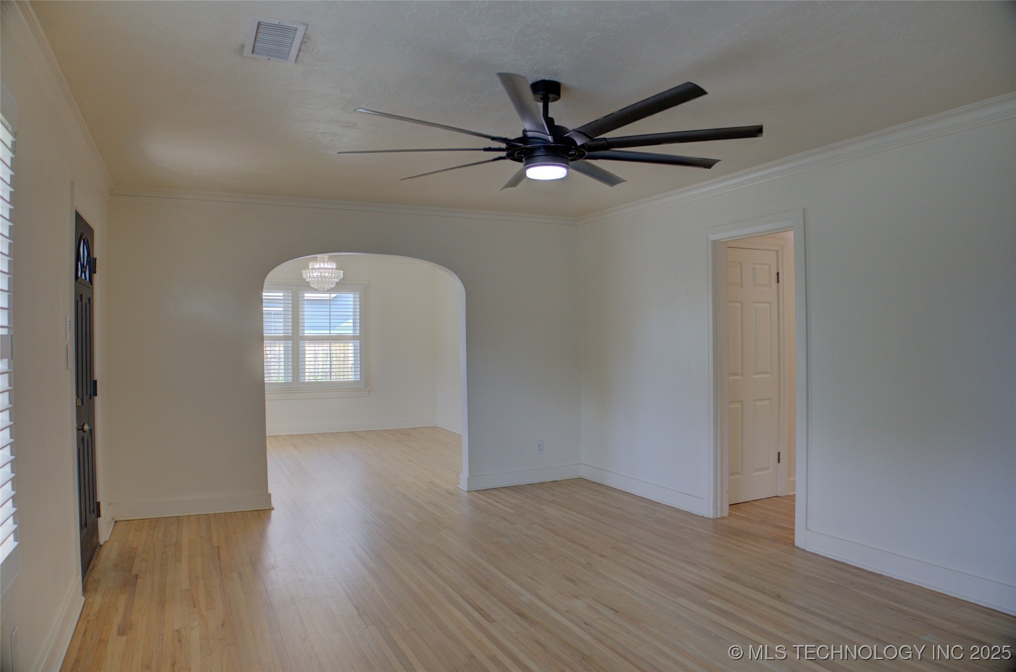 1207 S Yale Avenue Property Photo 9