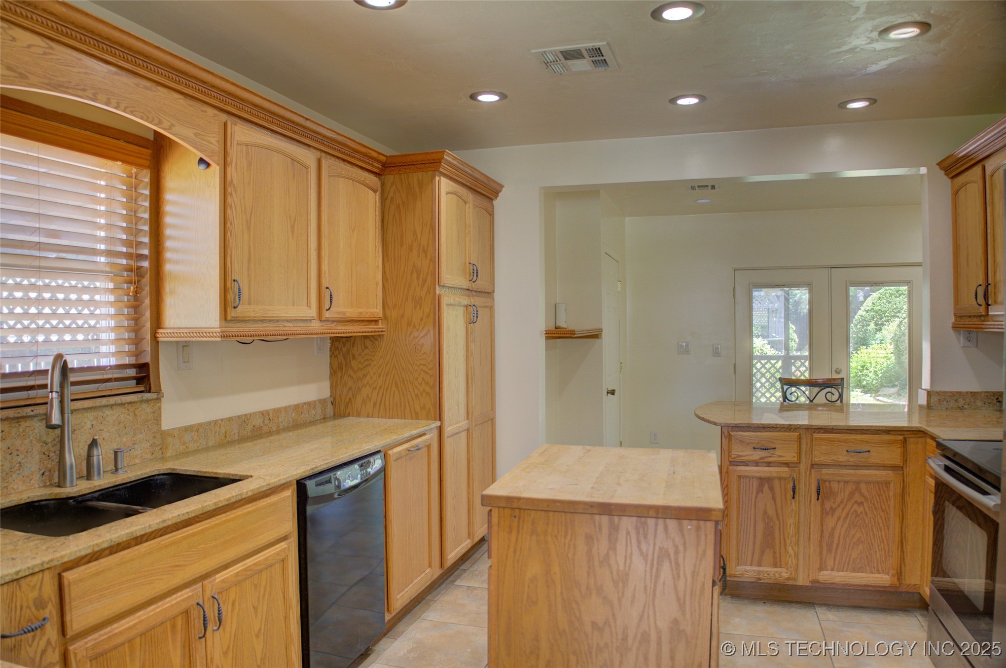 1207 S Yale Avenue Property Photo 17