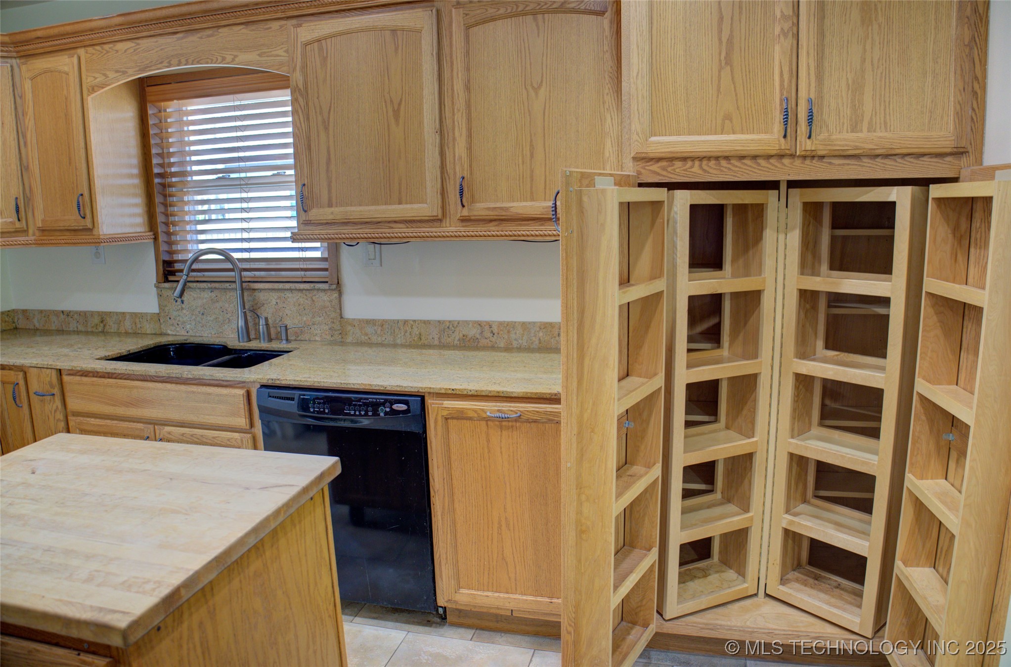 1207 S Yale Avenue Property Photo 20
