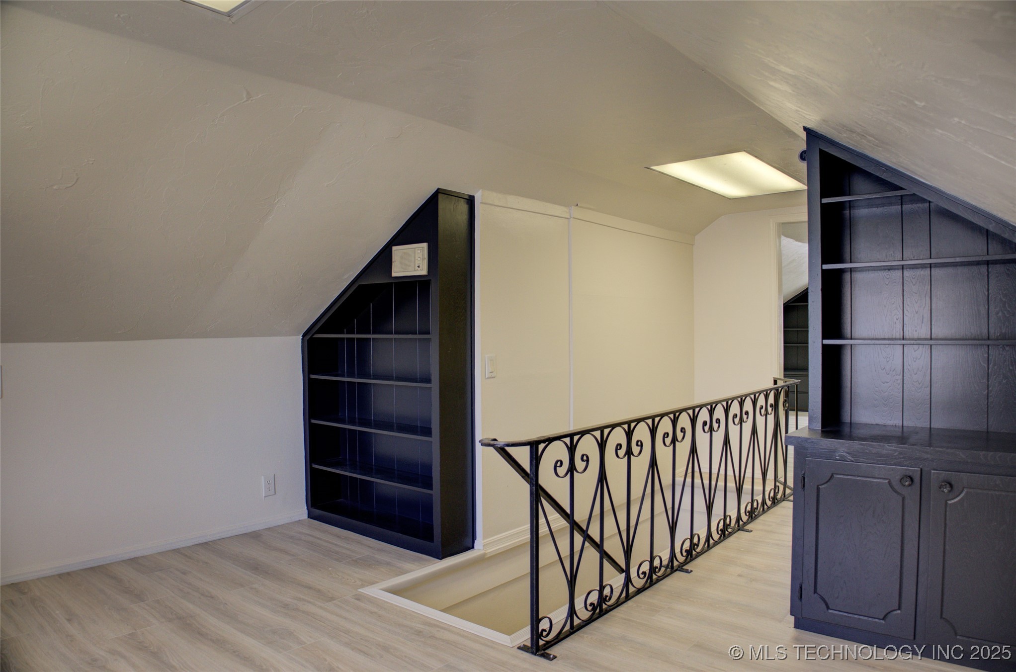 1207 S Yale Avenue Property Photo 39