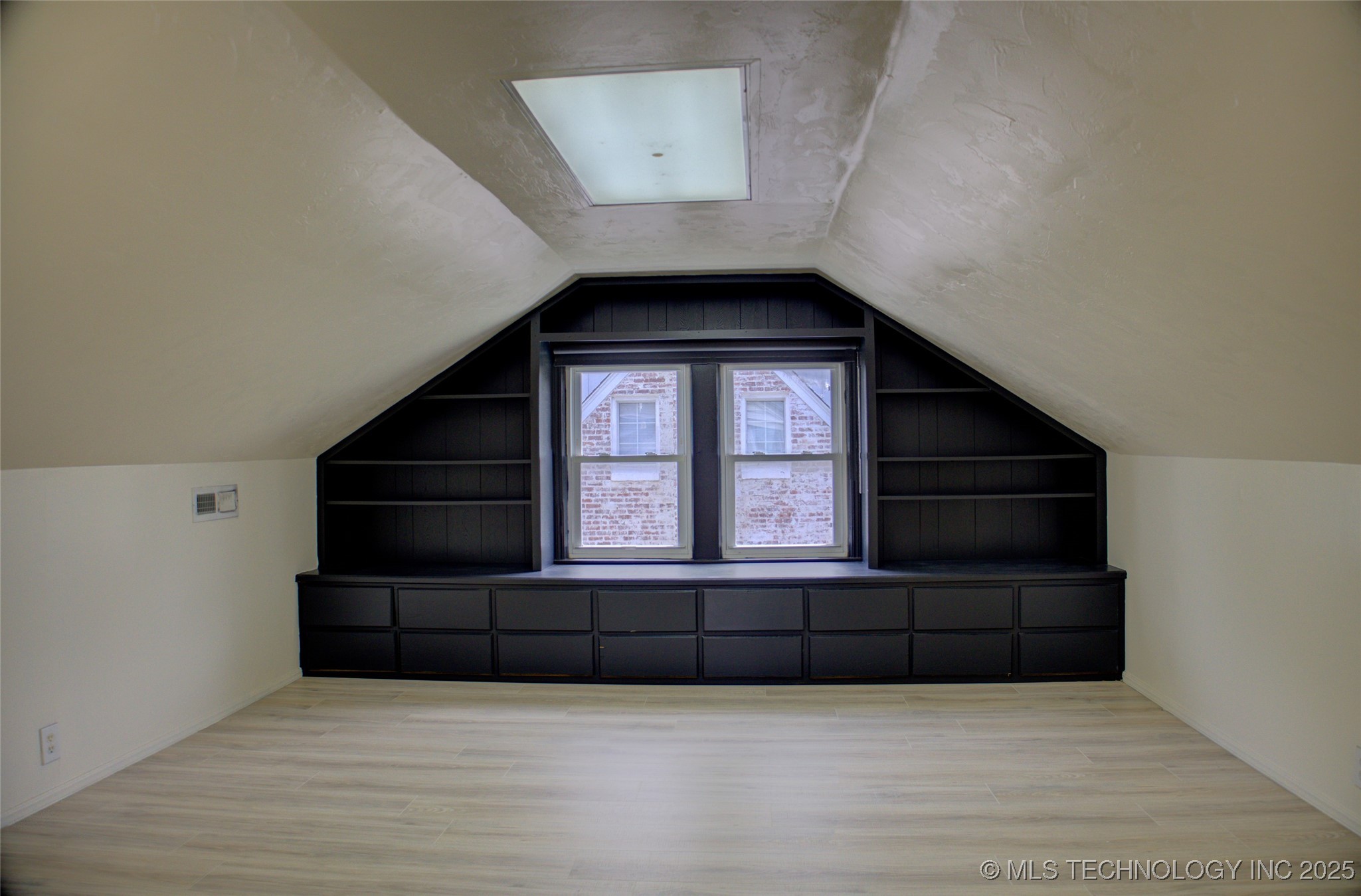 1207 S Yale Avenue Property Photo 41