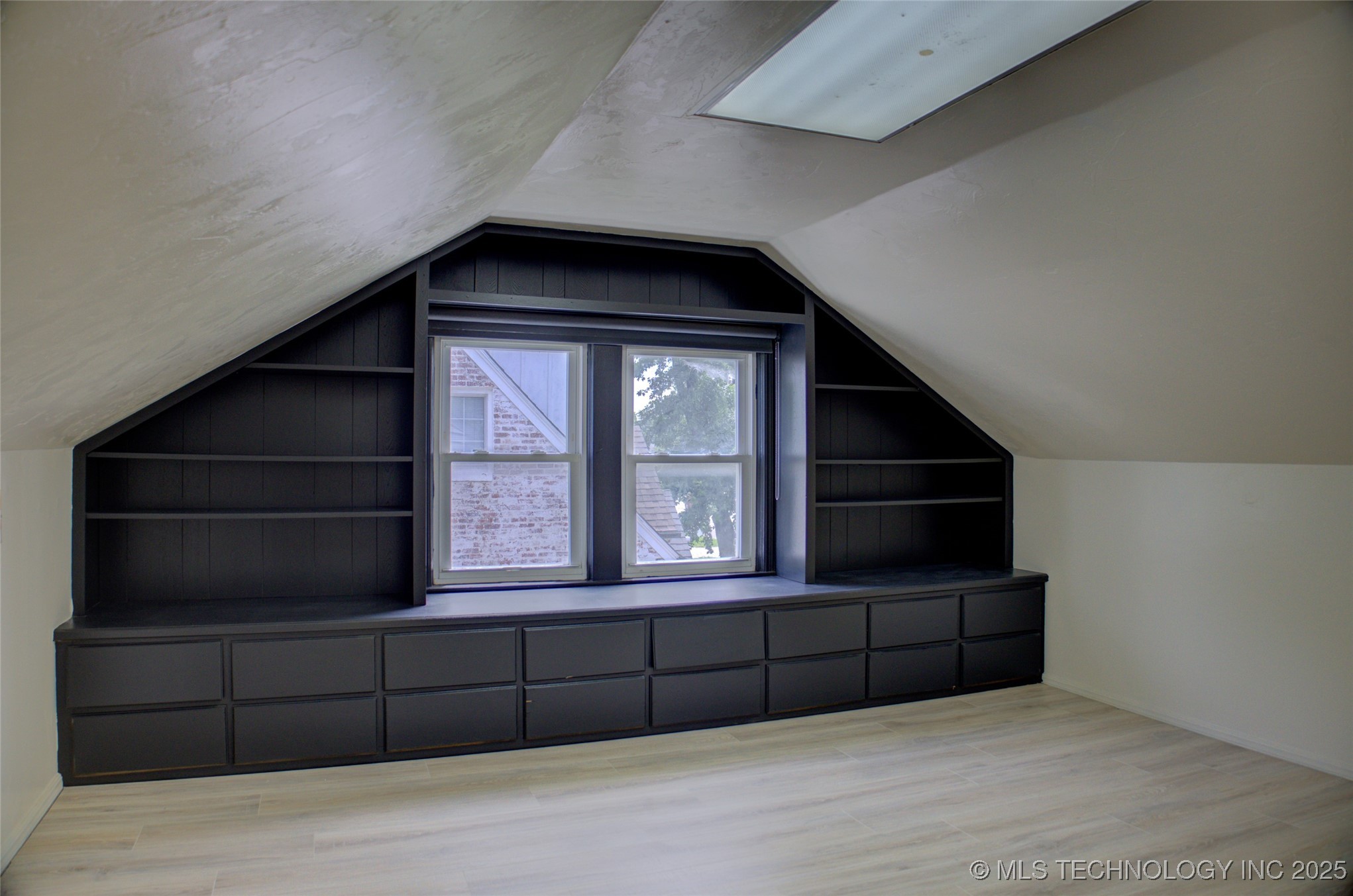 1207 S Yale Avenue Property Photo 42