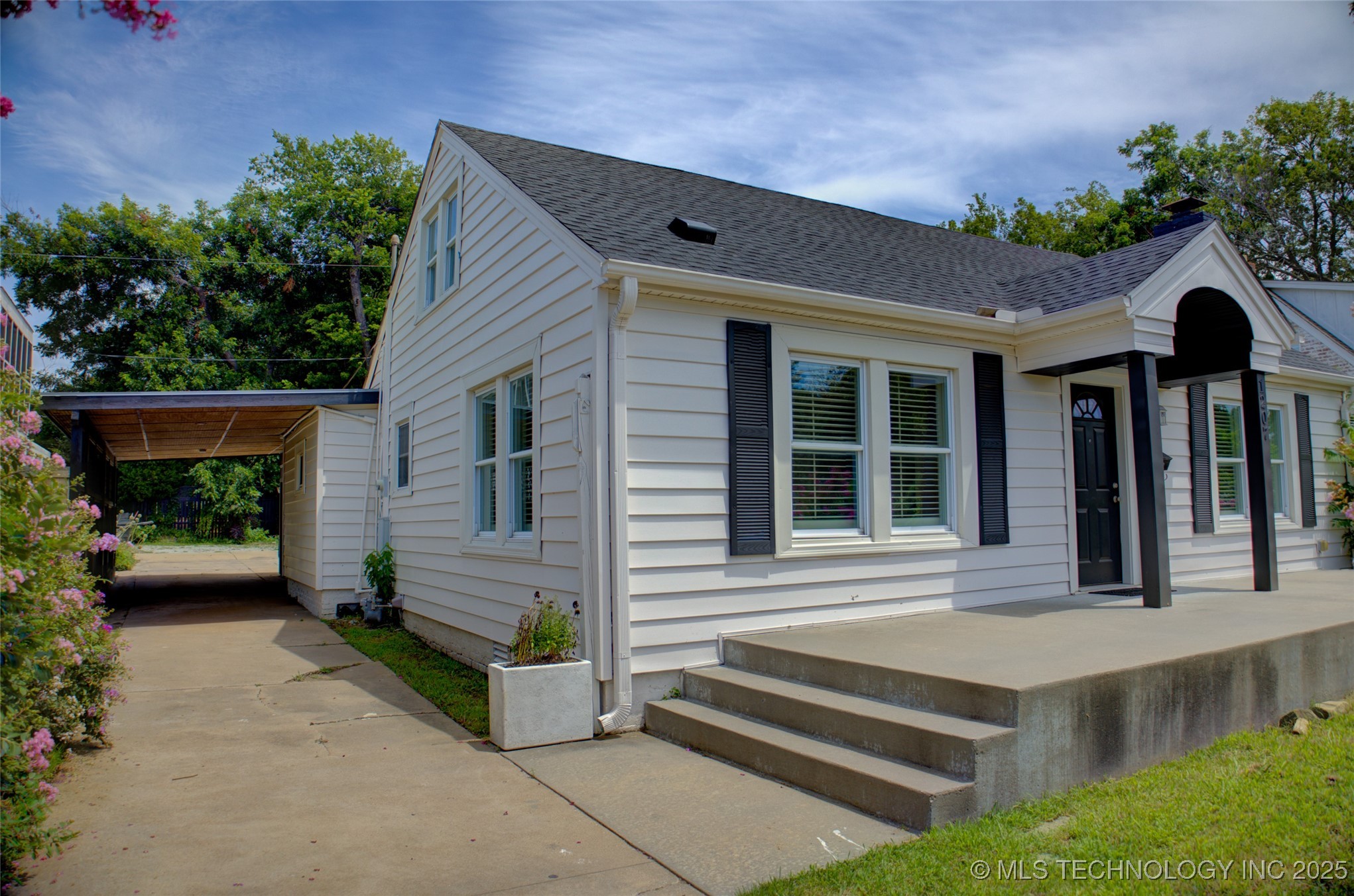1207 S Yale Avenue Property Photo 53