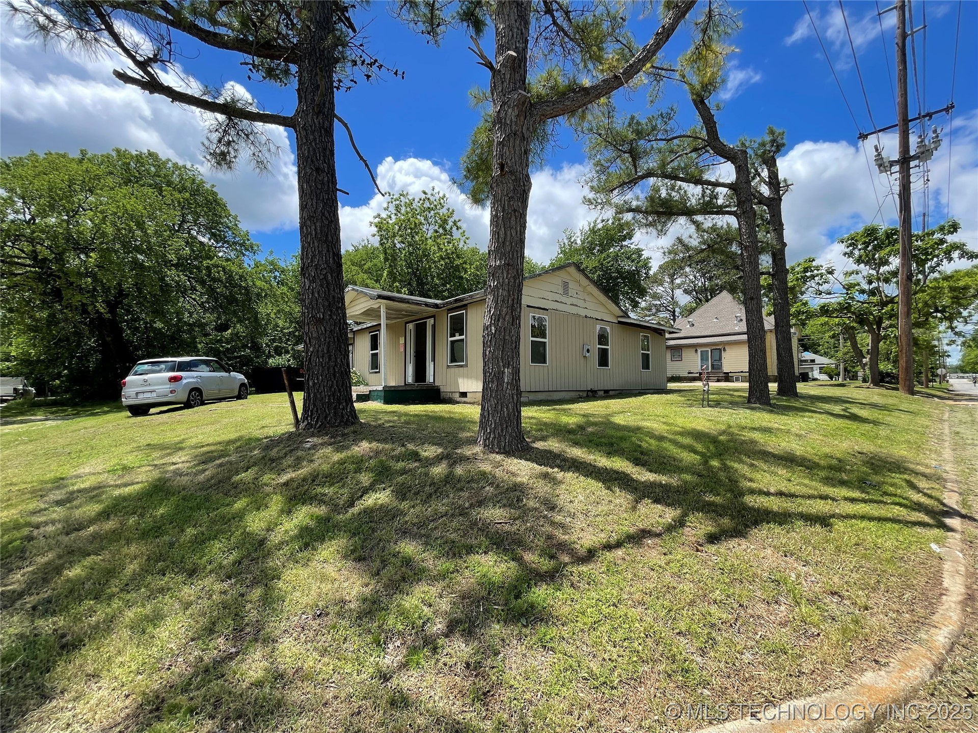 201 School Property Photo 1