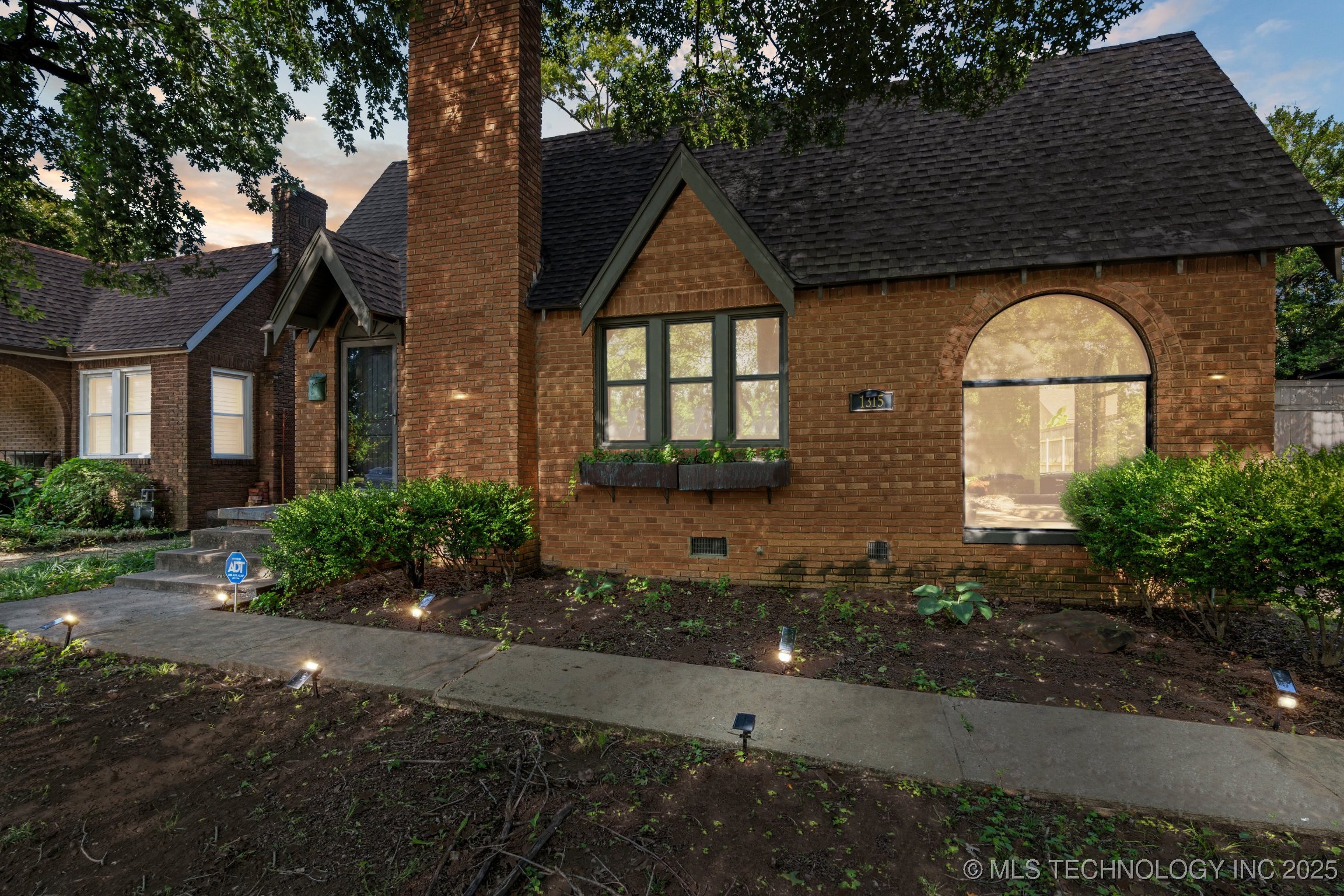 1315 S Atlanta Place Property Photo 1