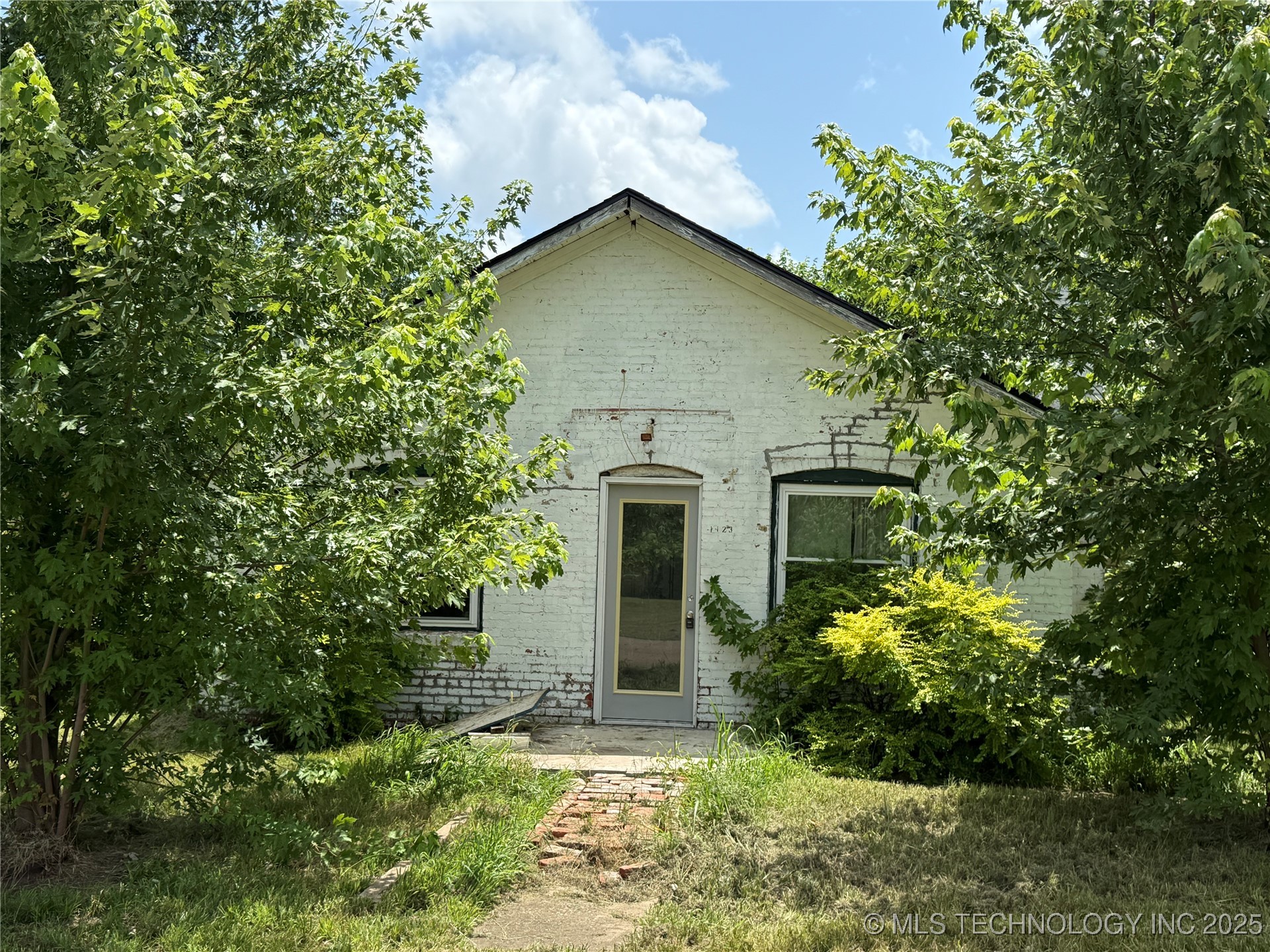 1123 E Pecan Property Photo 1