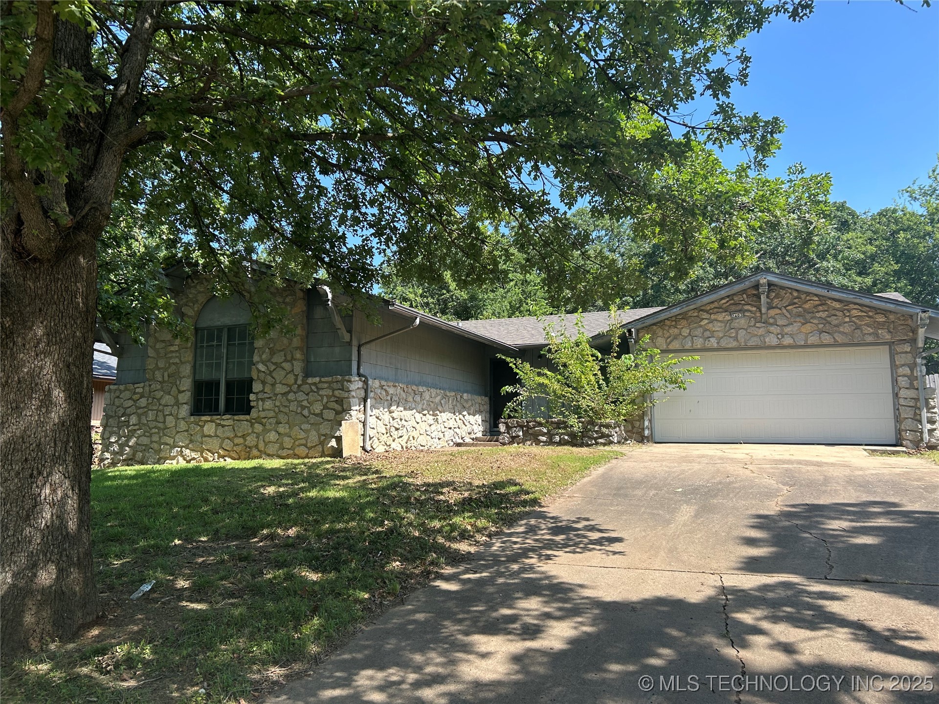 2403 W Newton Place Property Photo 1