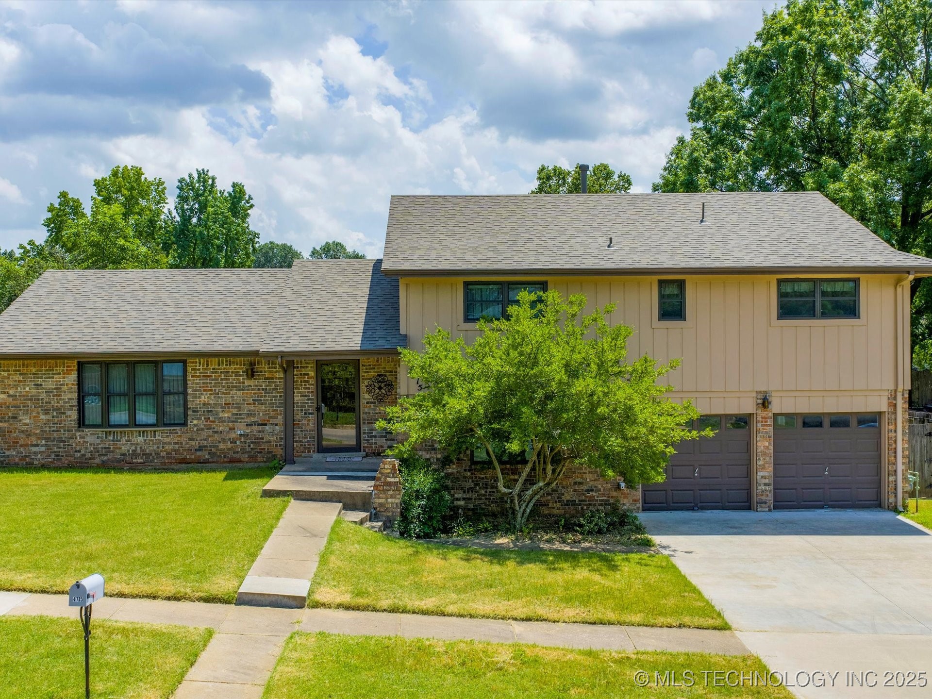 4715 Rolling Meadows Road Property Photo 1