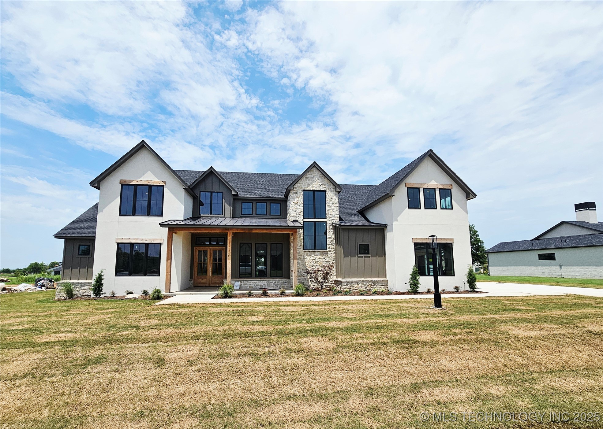17623 E White Tail Cove Property Photo
