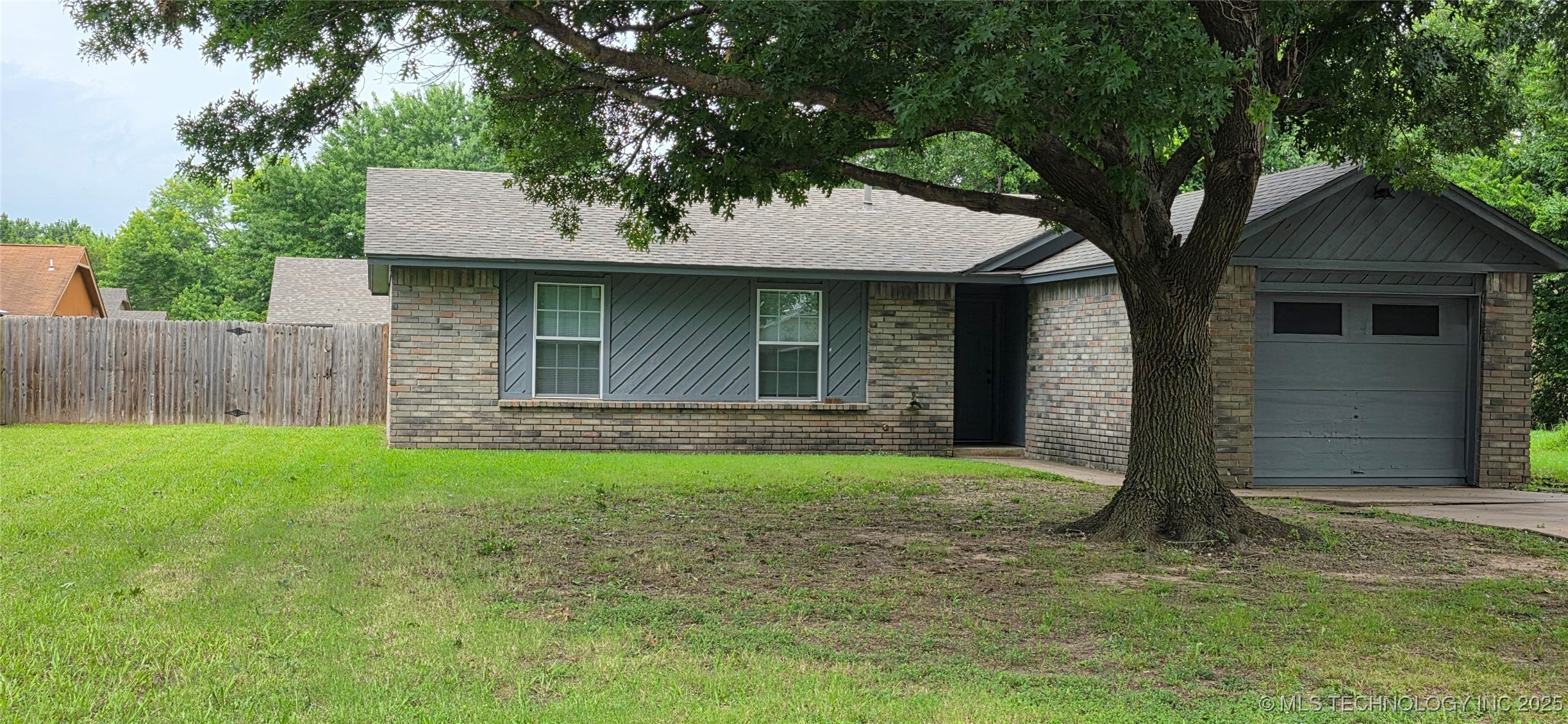 14004 S Poplar Street Property Photo 1