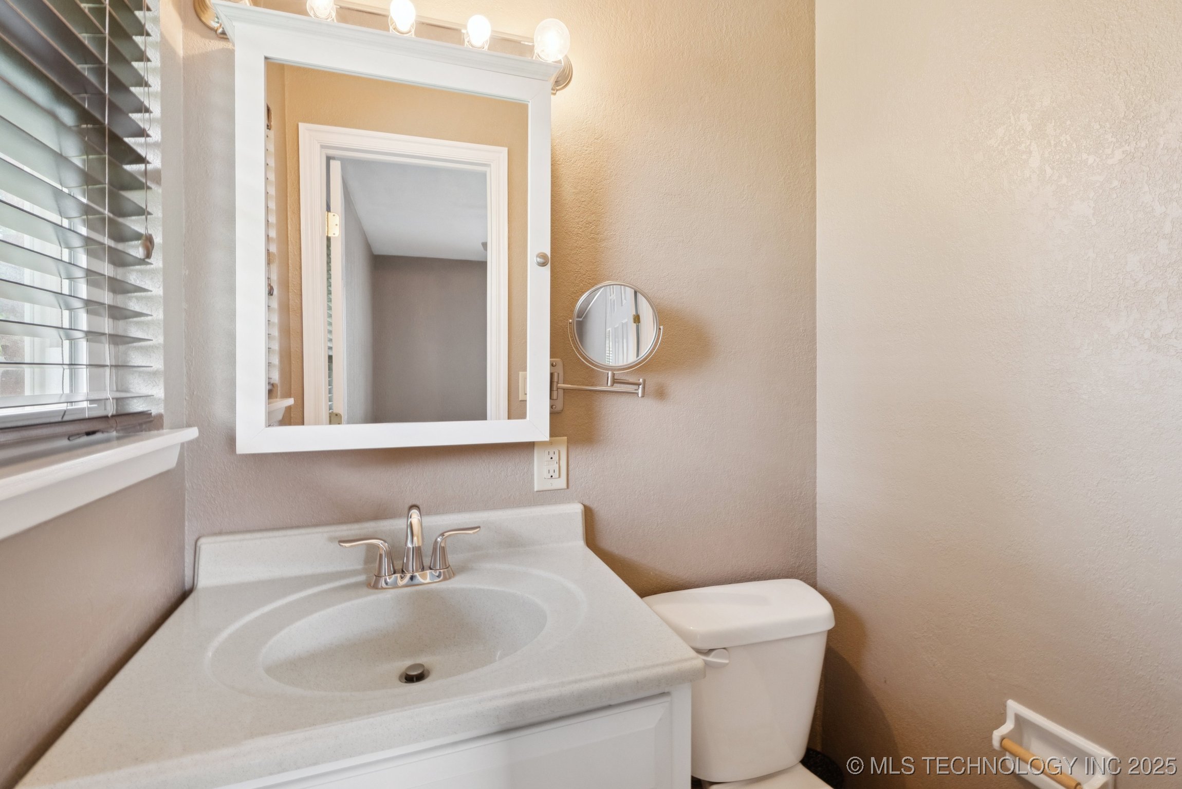 7548 E 27th Place Property Photo 20