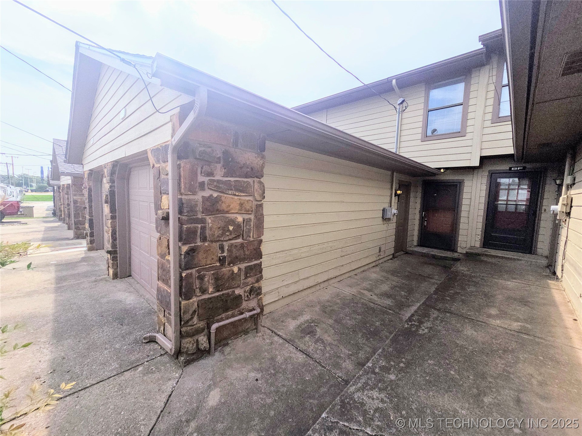 8 W 40th Street E Property Photo 1