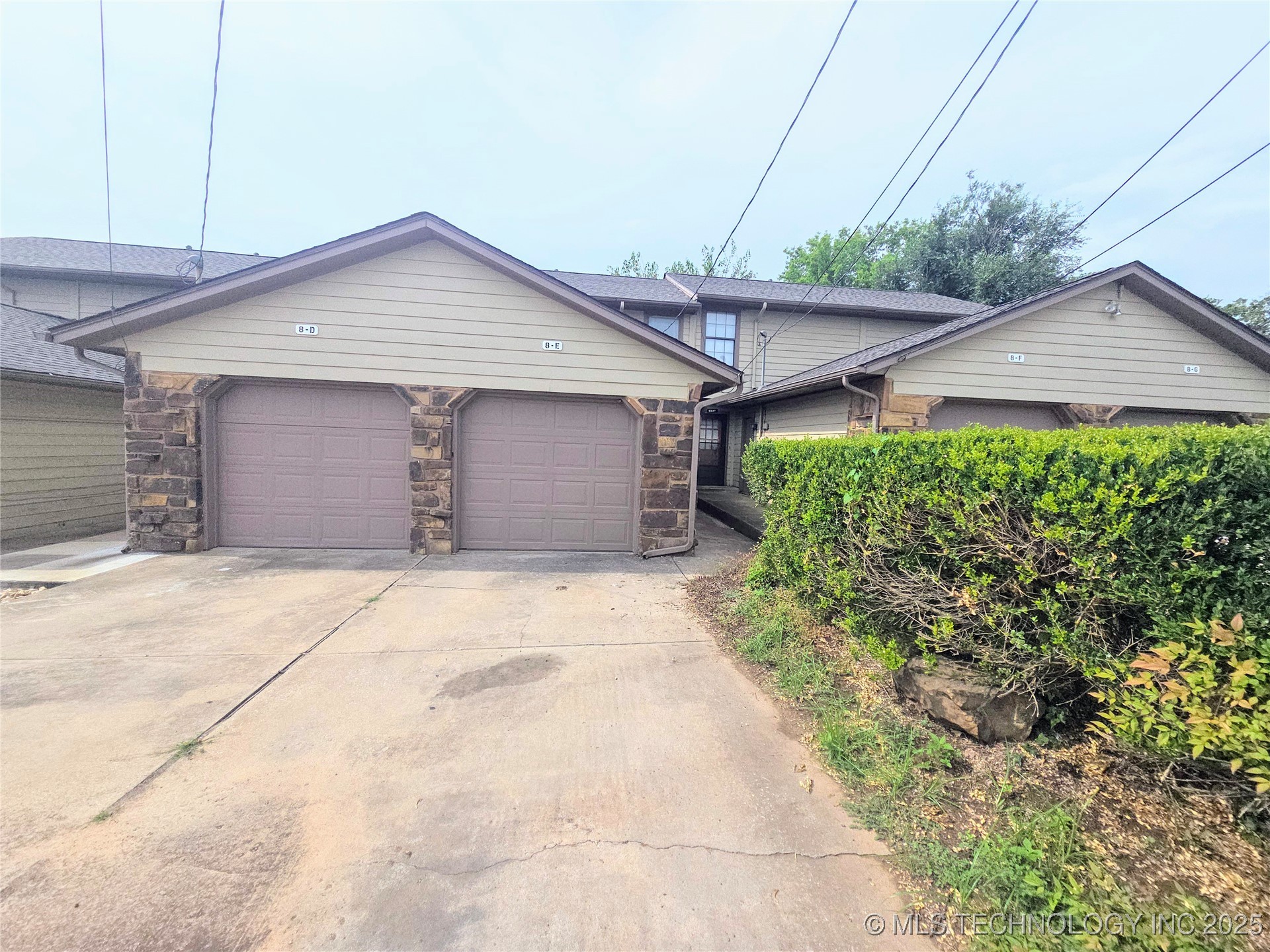 8 W 40th Street E Property Photo 2