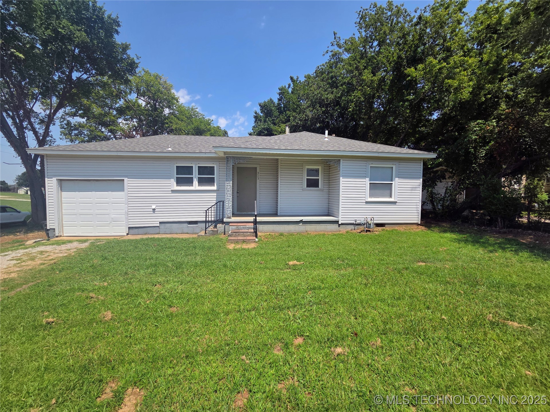 313 W 41st Street Property Photo 1