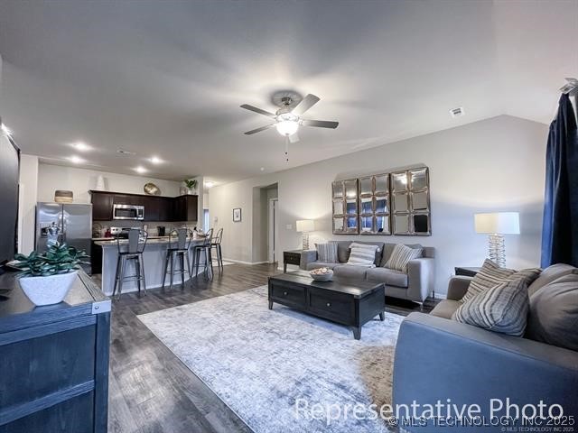 8402 E Queens Street Property Photo 3