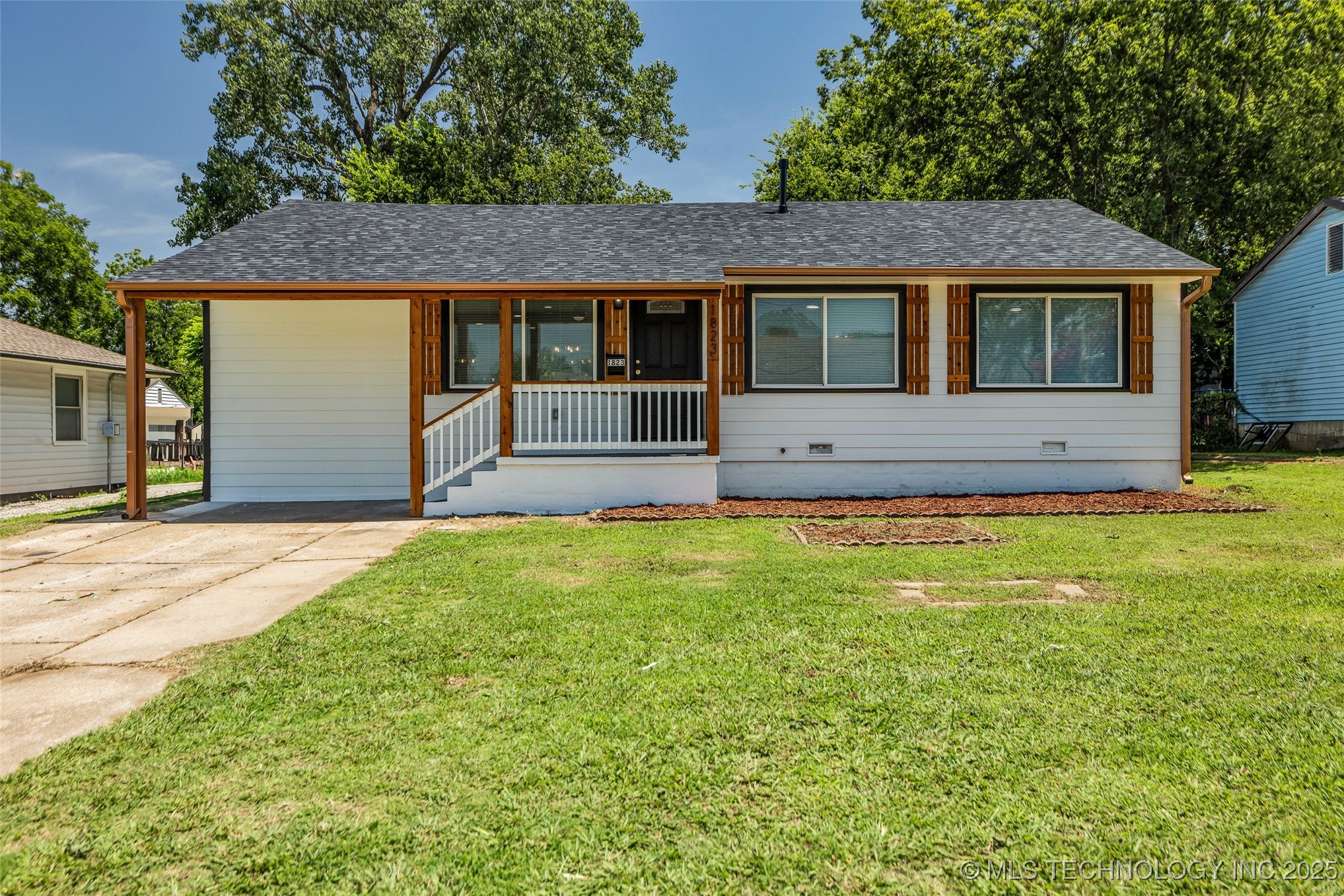 1823 N Harvard Avenue Property Photo 1