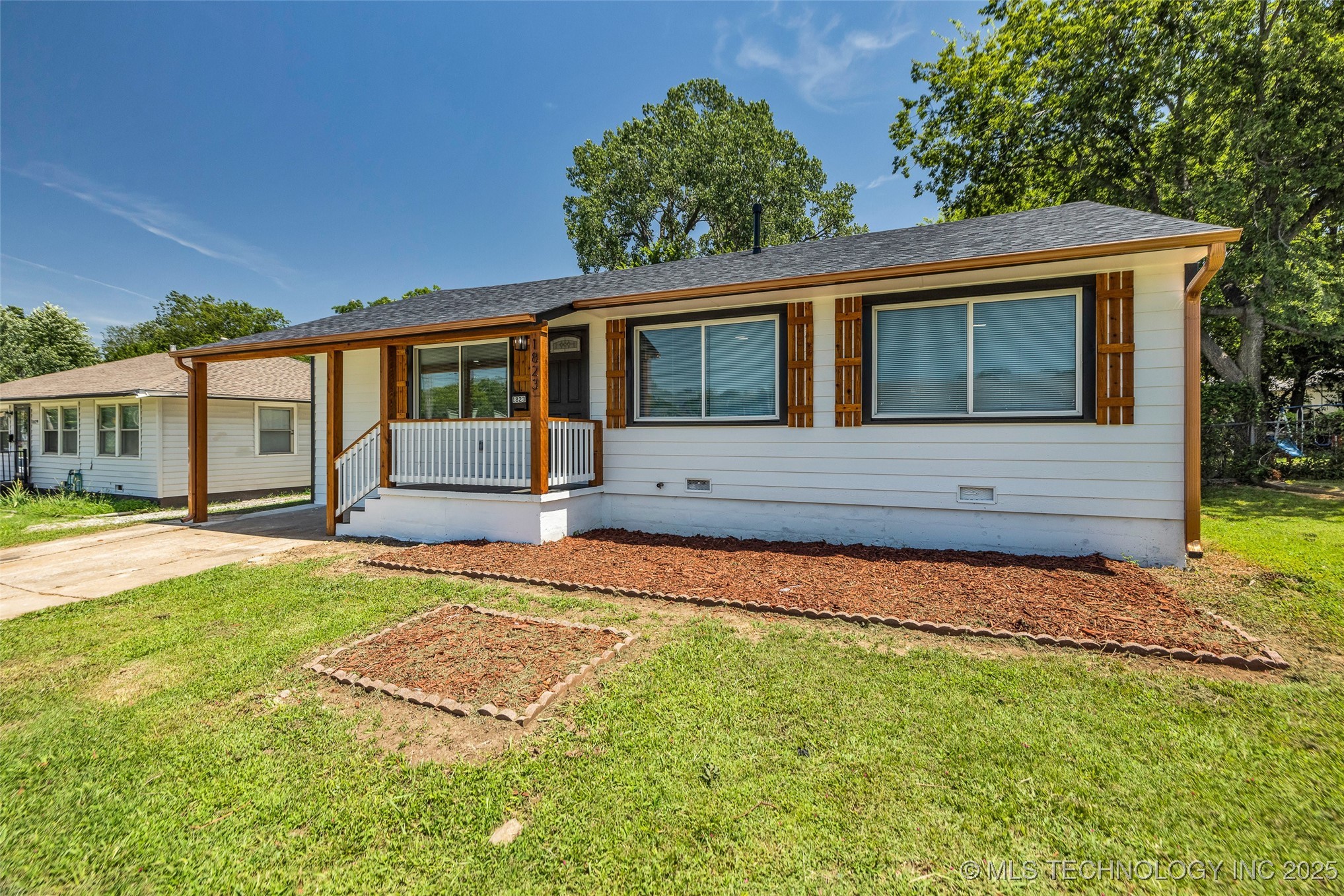 1823 N Harvard Avenue Property Photo 2