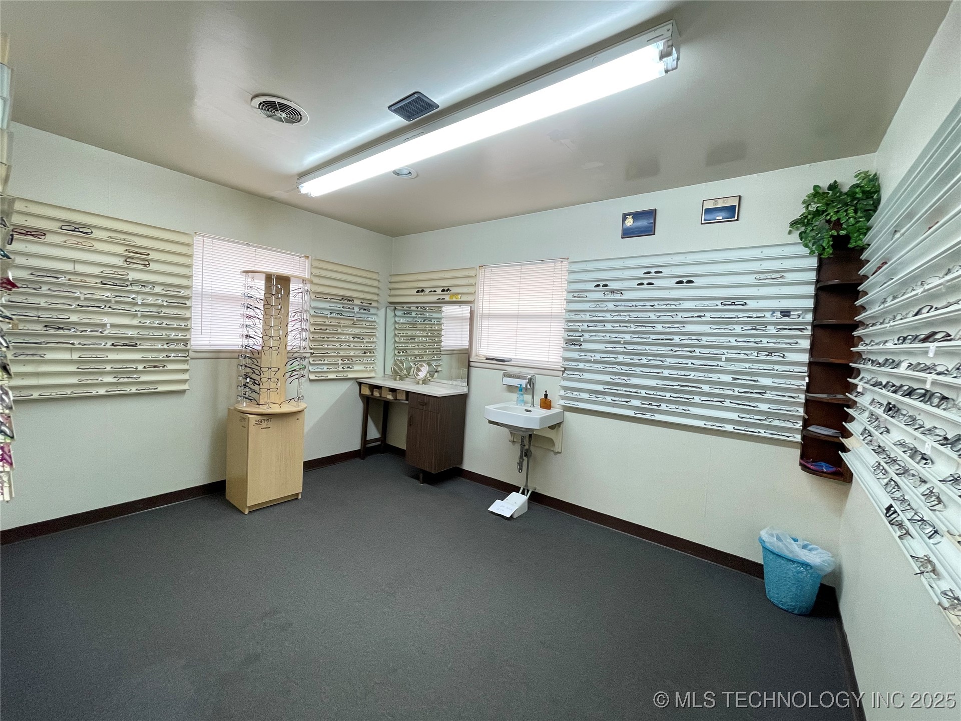 112 S Highland Avenue Property Photo 10
