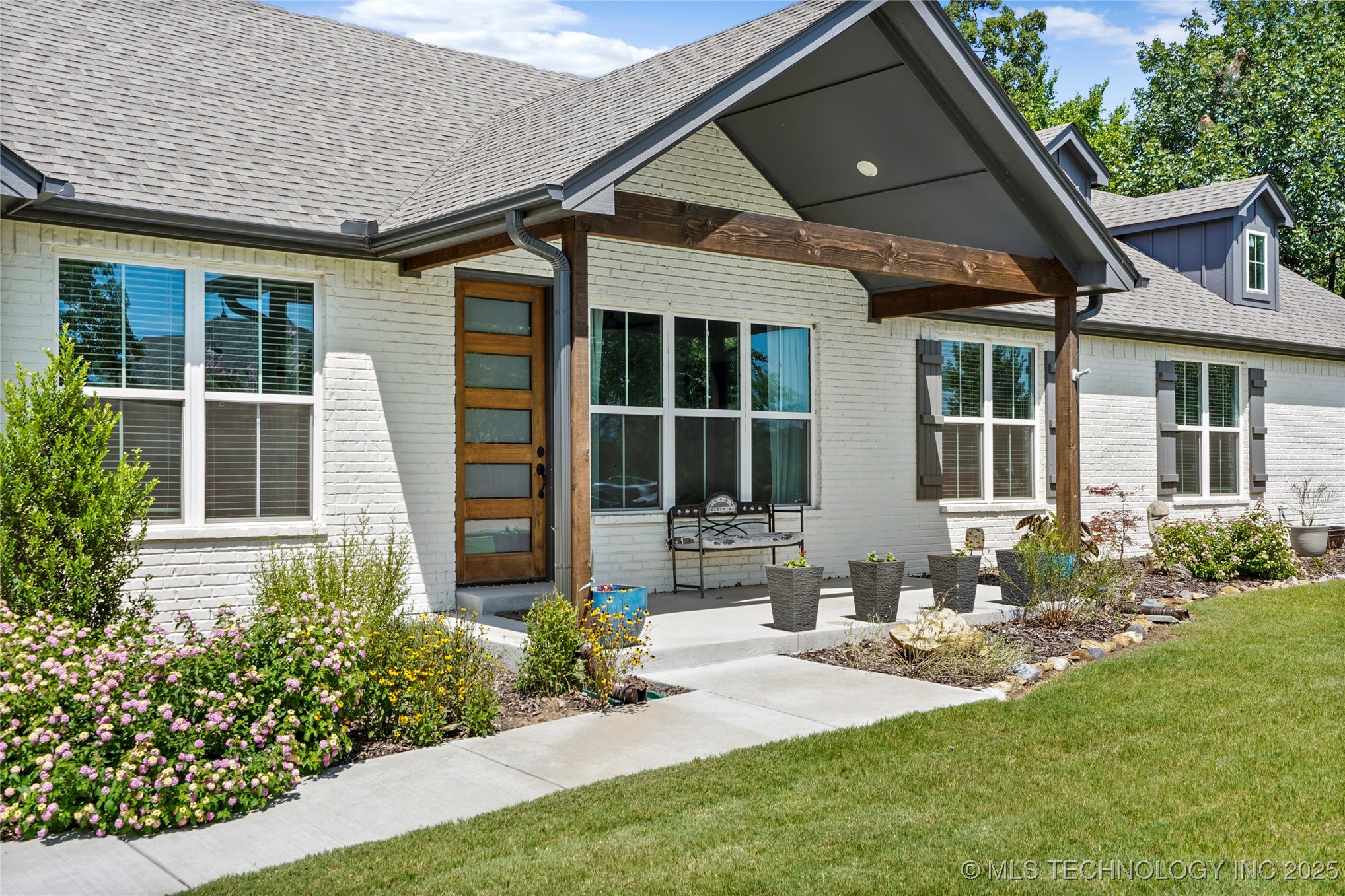 1702 Old North Place Property Photo 4