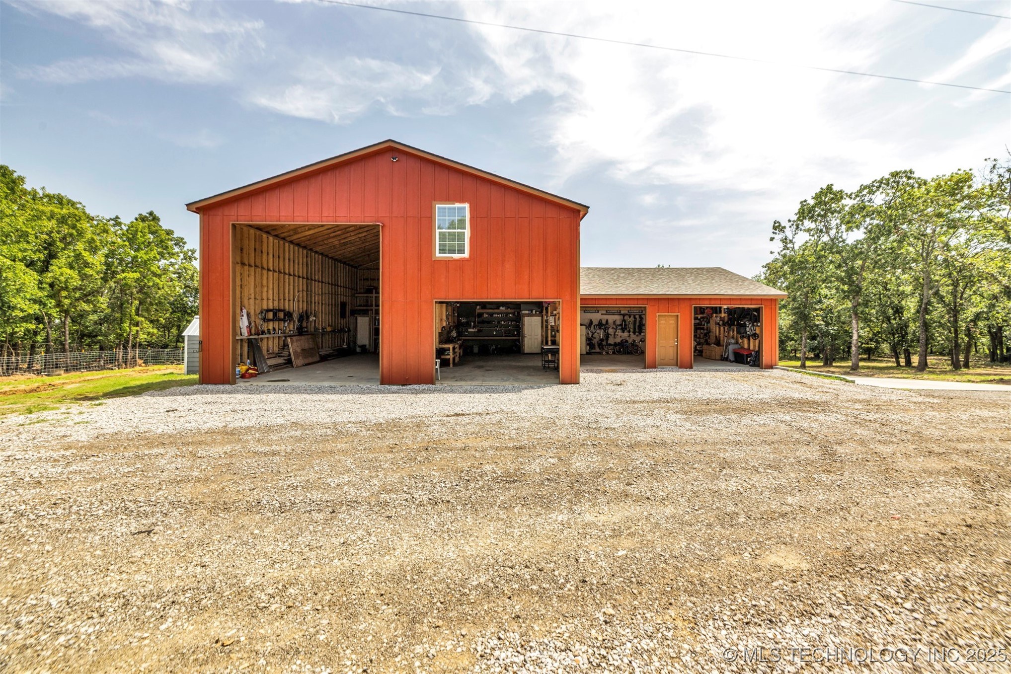 9900 S Postoak Road Property Photo 4