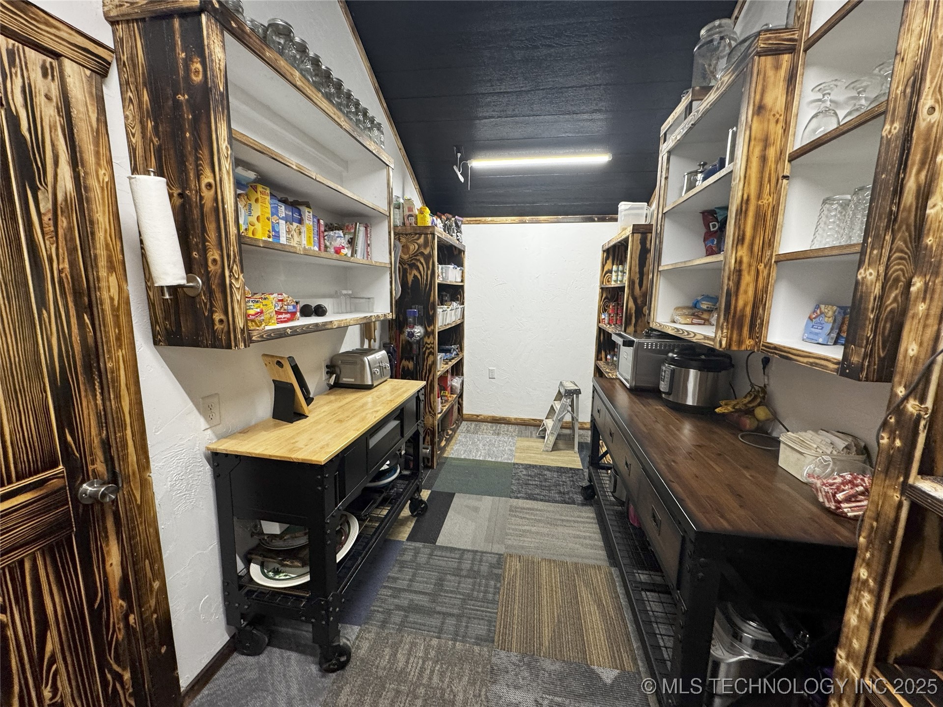 9900 S Postoak Road Property Photo 16
