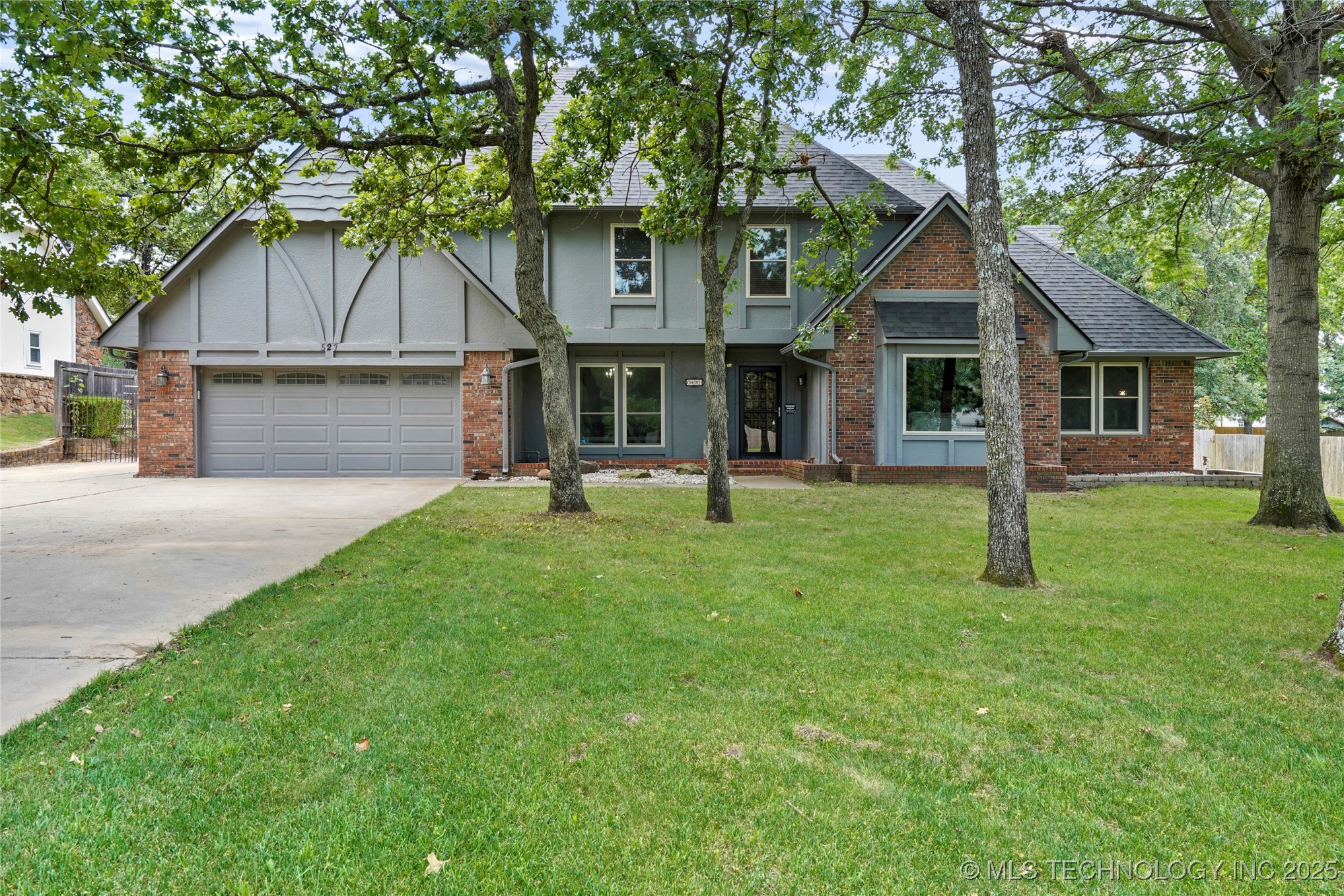 527 Pioneer Road Property Photo 1