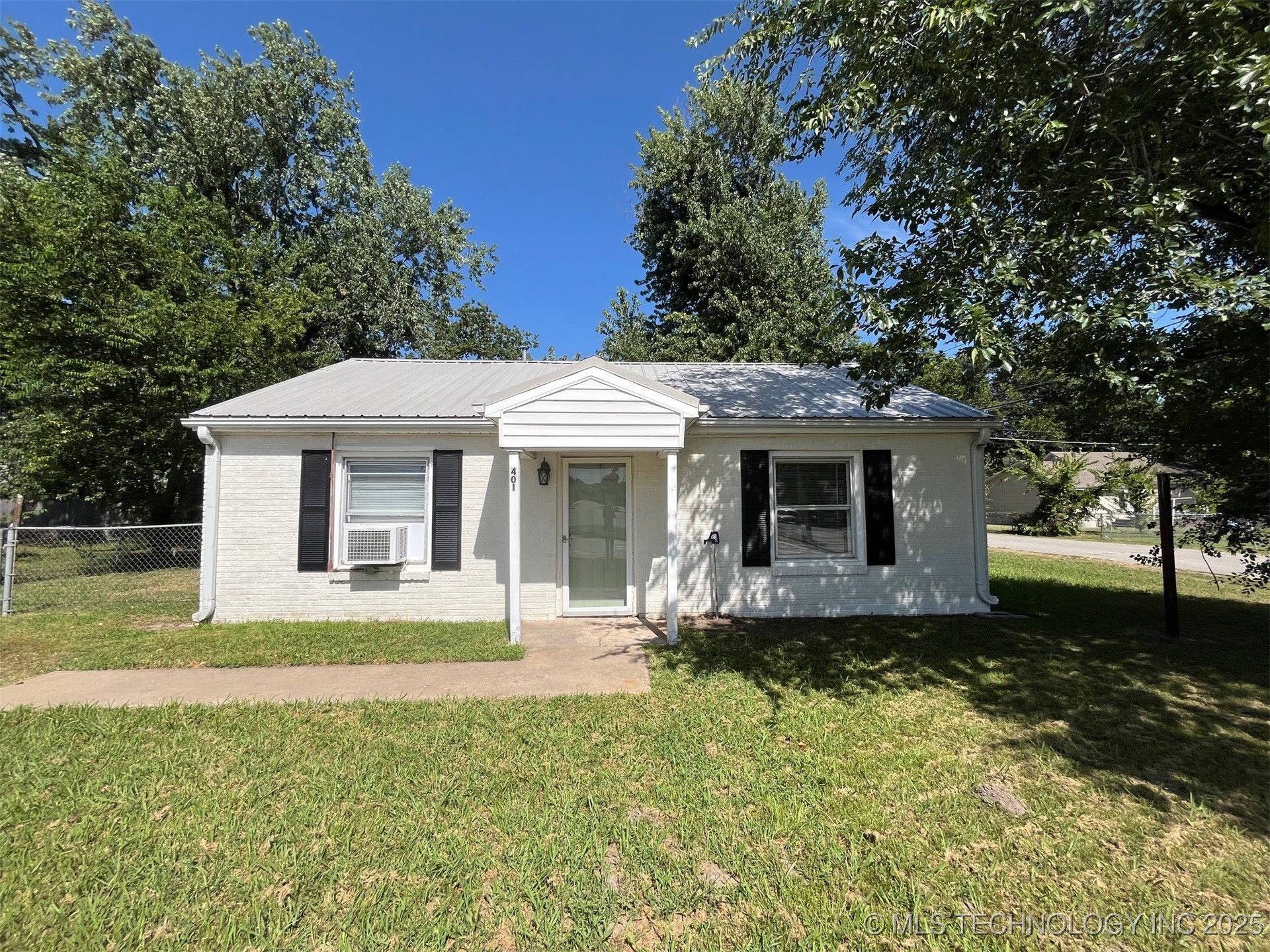 401 N Orphan Street Property Photo 1